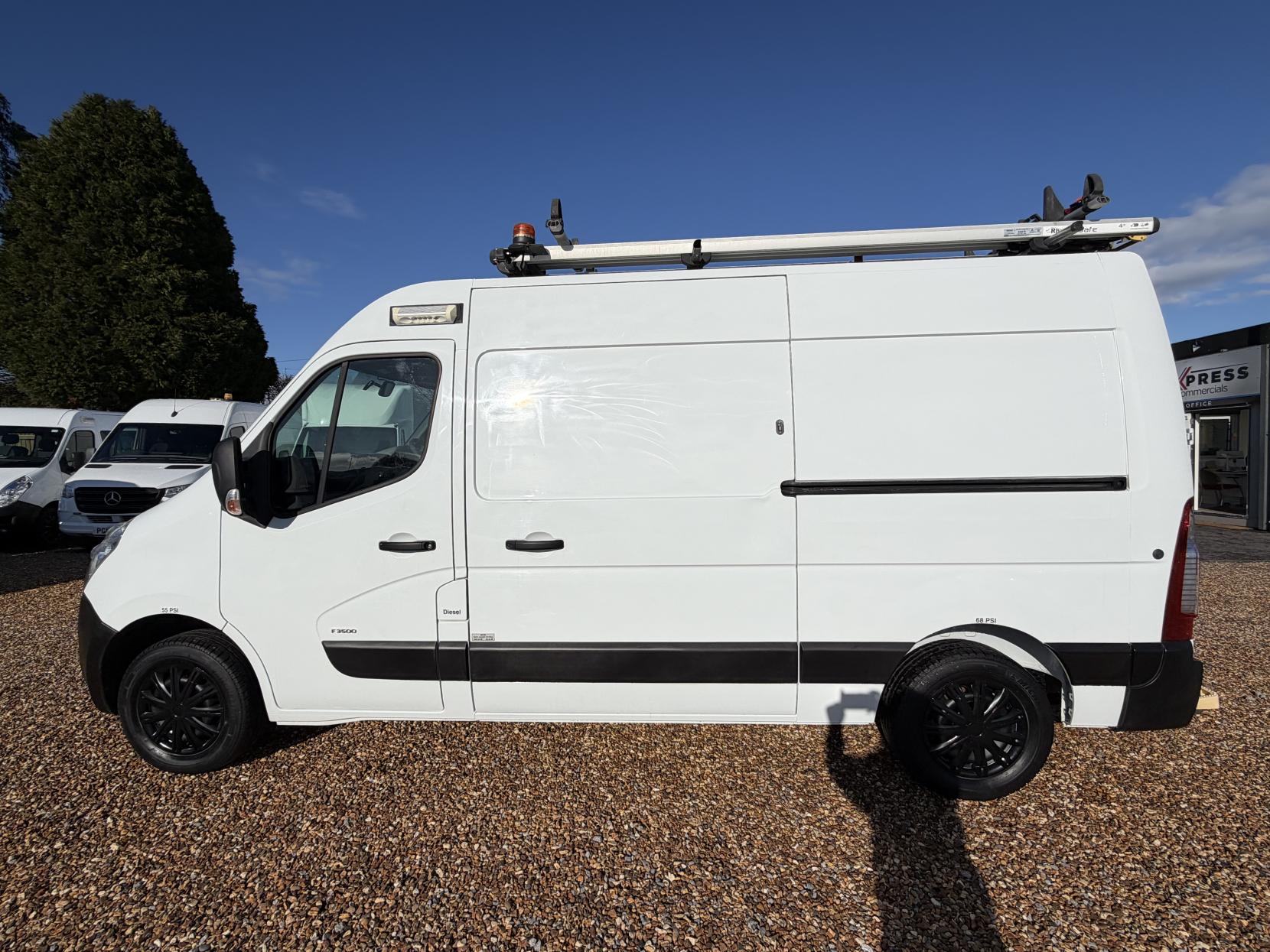 Vauxhall Movano 2.3 CDTi 3500 Panel Van 5dr Diesel Manual FWD L2 H2 Euro 6 (130 ps)