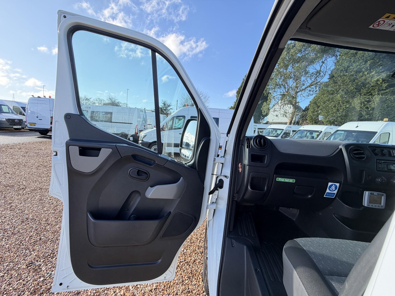 Vauxhall Movano 2.3 CDTi 3500 Panel Van 5dr Diesel Manual FWD L2 H2 Euro 6 (130 ps)