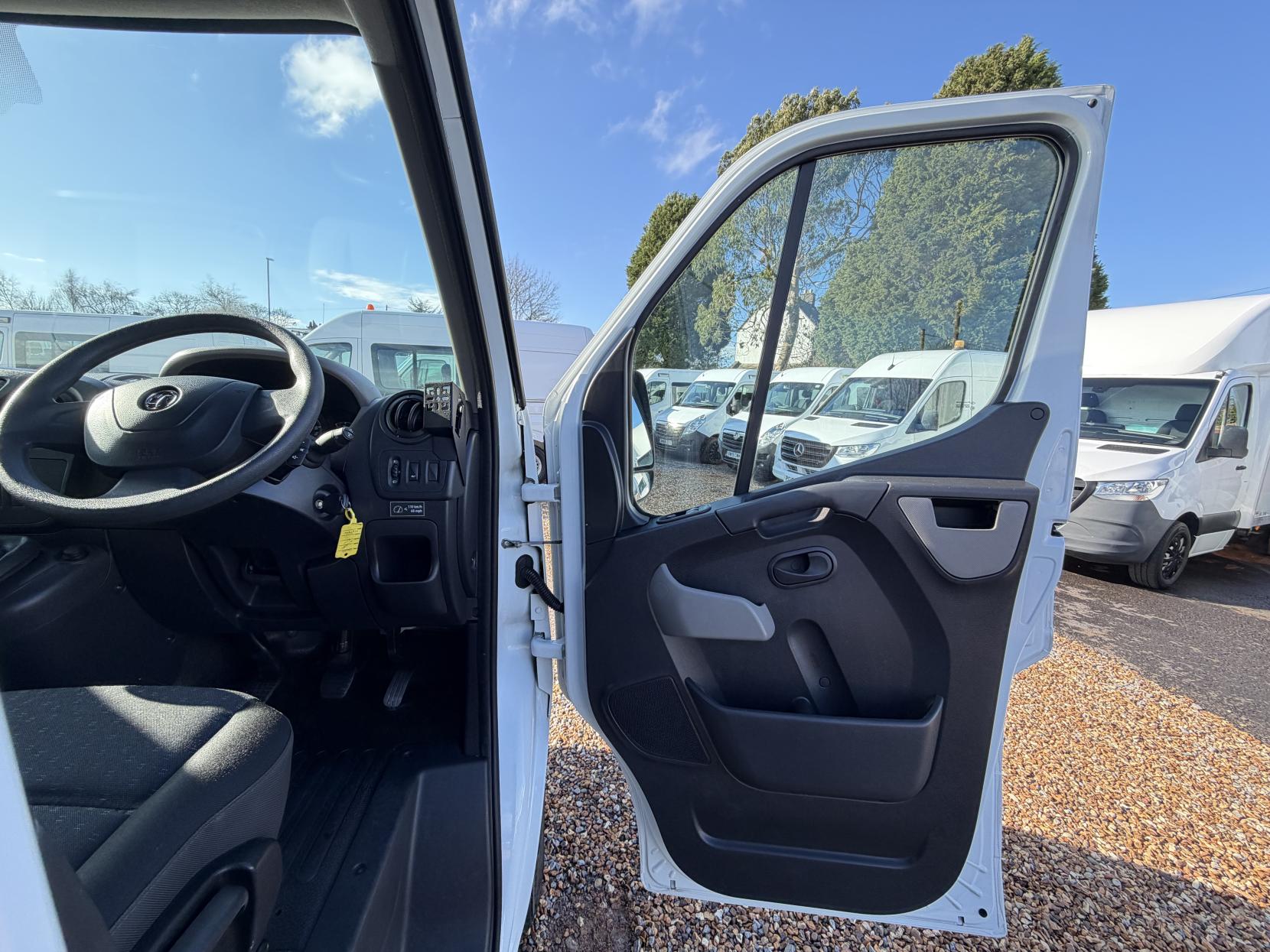 Vauxhall Movano 2.3 CDTi 3500 Panel Van 5dr Diesel Manual FWD L2 H2 Euro 6 (130 ps)