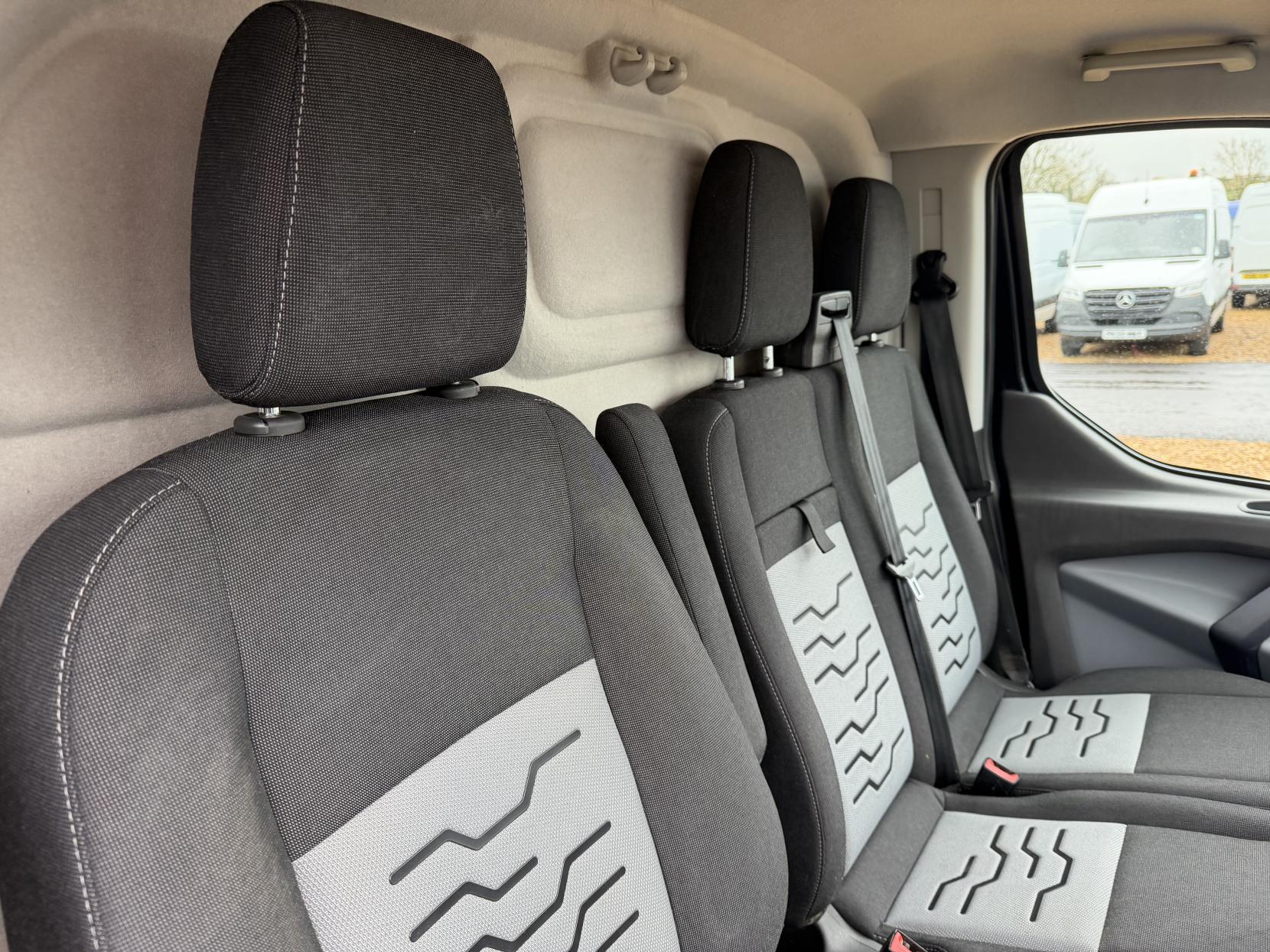 Ford Transit Custom 2.0 TDCi 270 Limited Panel Van 5dr Diesel Manual L1 H1 (157 g/km, 128 bhp)