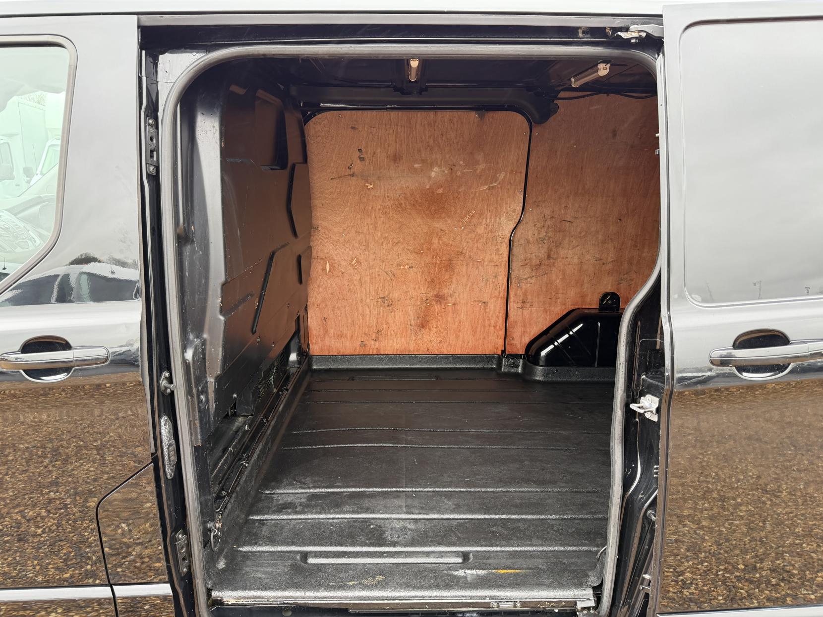 Ford Transit Custom 2.0 TDCi 270 Limited Panel Van 5dr Diesel Manual L1 H1 (157 g/km, 128 bhp)