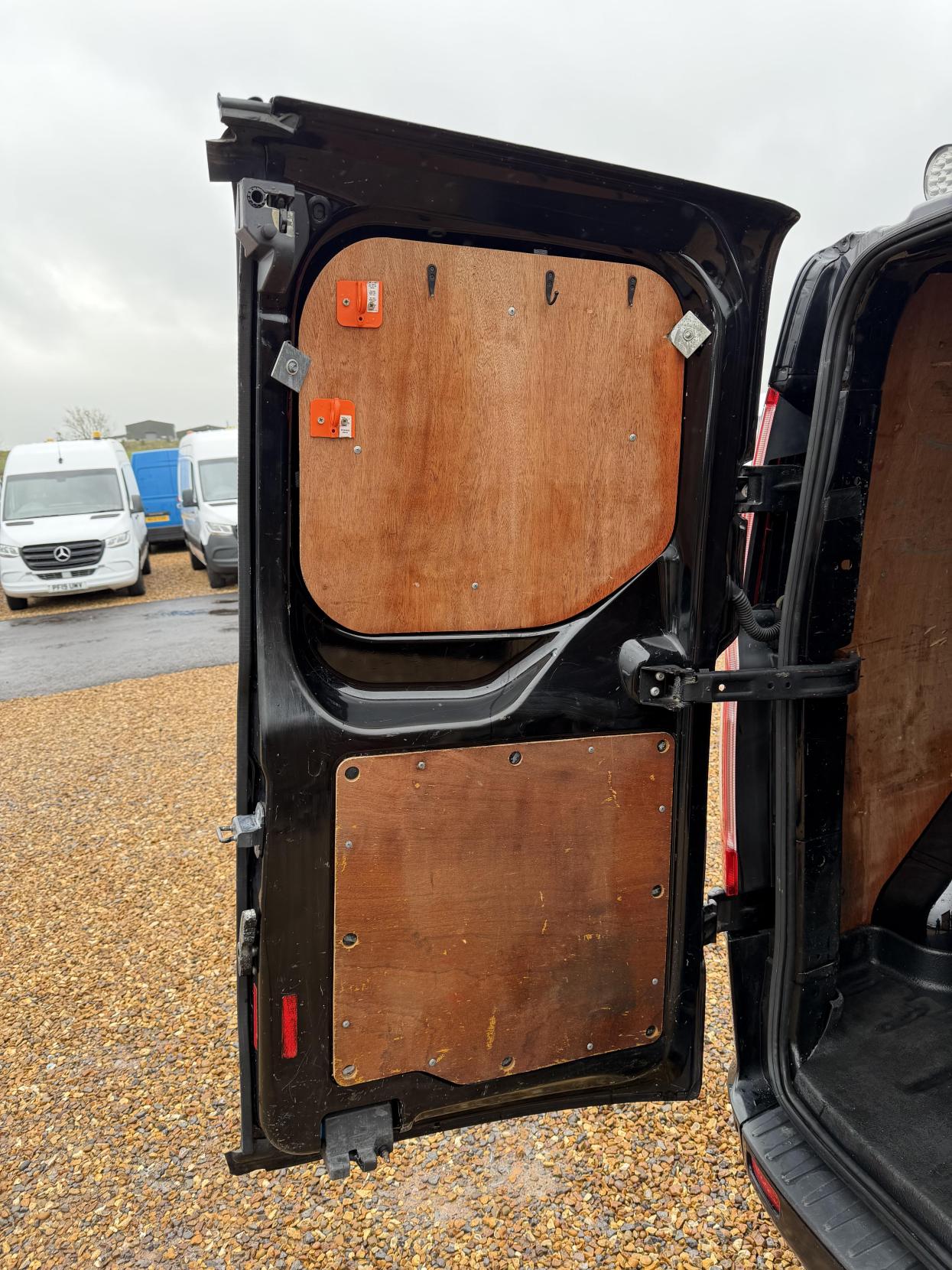 Ford Transit Custom 2.0 TDCi 270 Limited Panel Van 5dr Diesel Manual L1 H1 (157 g/km, 128 bhp)