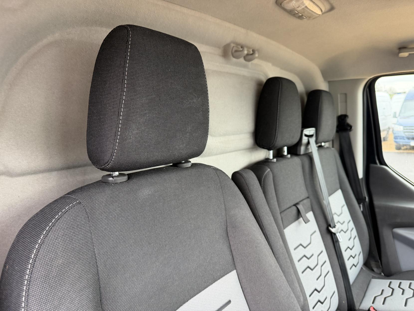 Ford Transit Custom 2.0 TDCi 270 Limited Panel Van 5dr Diesel Manual L1 H1 (157 g/km, 128 bhp)