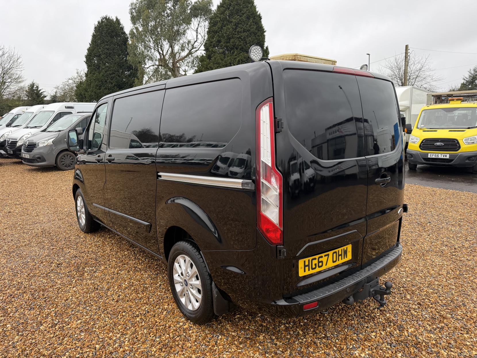 Ford Transit Custom 2.0 TDCi 270 Limited Panel Van 5dr Diesel Manual L1 H1 (157 g/km, 128 bhp)