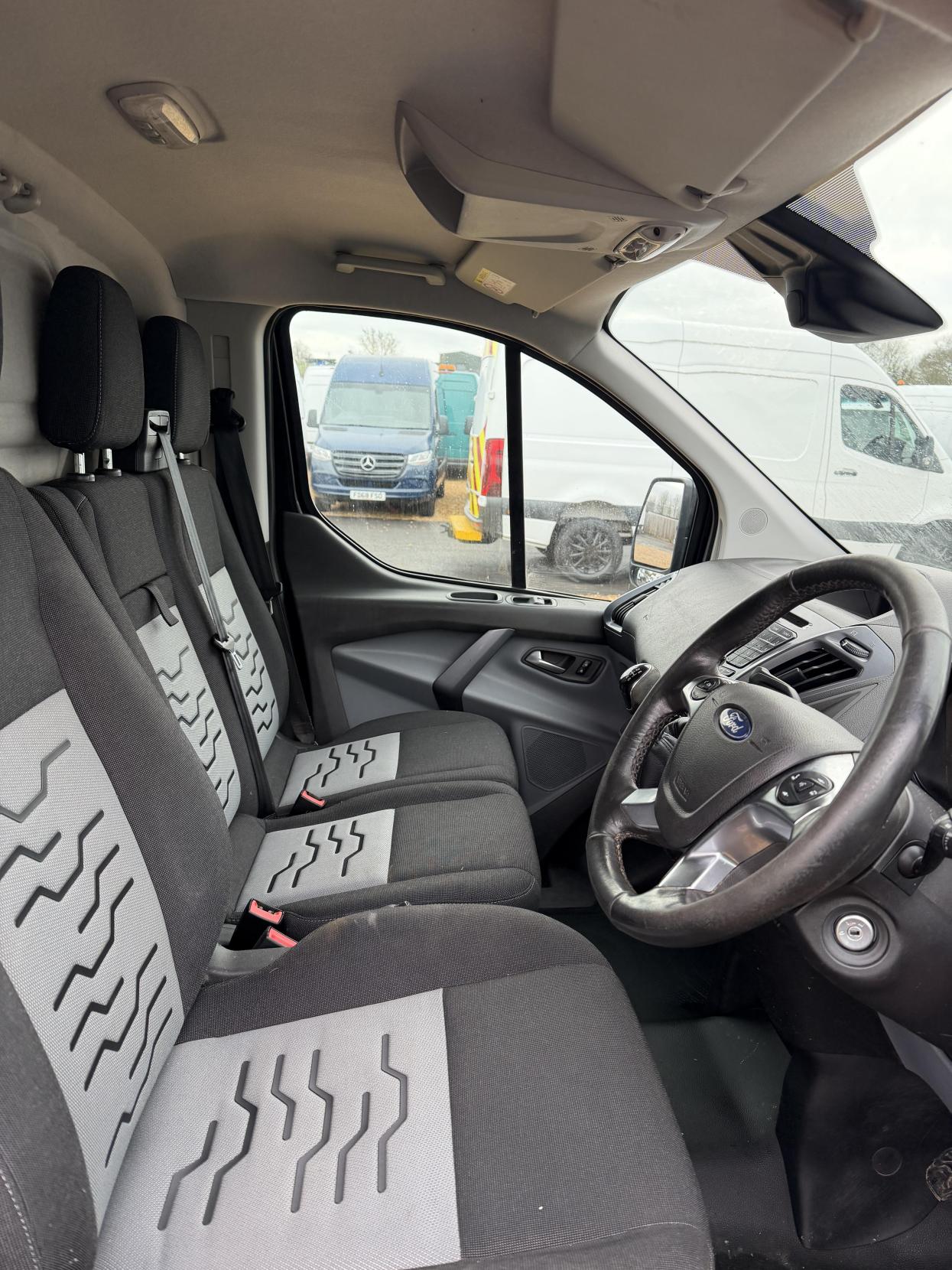 Ford Transit Custom 2.0 TDCi 270 Limited Panel Van 5dr Diesel Manual L1 H1 (157 g/km, 128 bhp)