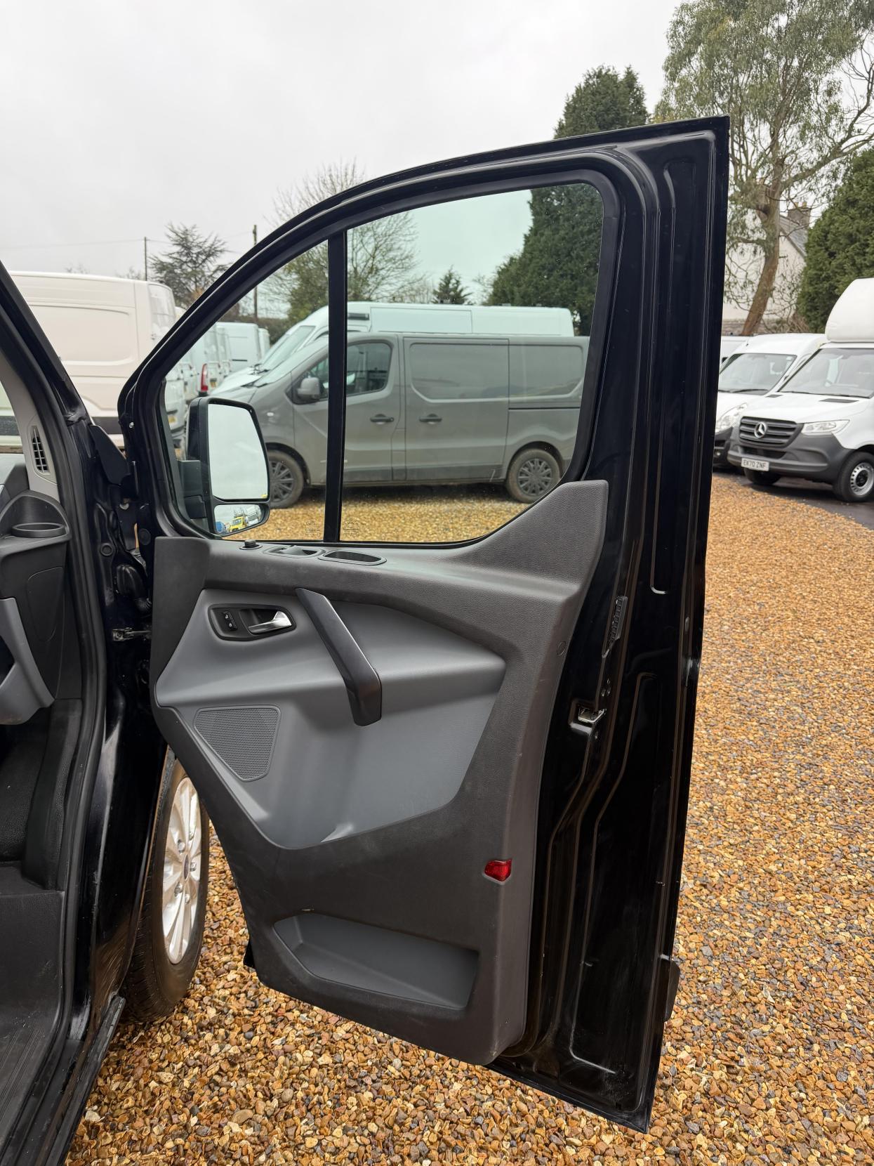 Ford Transit Custom 2.0 TDCi 270 Limited Panel Van 5dr Diesel Manual L1 H1 (157 g/km, 128 bhp)