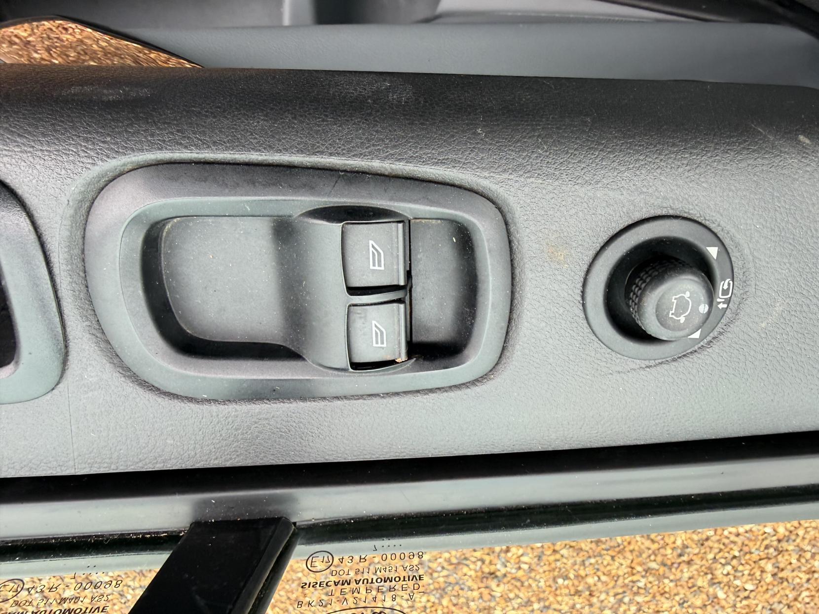 Ford Transit Custom 2.0 TDCi 270 Limited Panel Van 5dr Diesel Manual L1 H1 (157 g/km, 128 bhp)