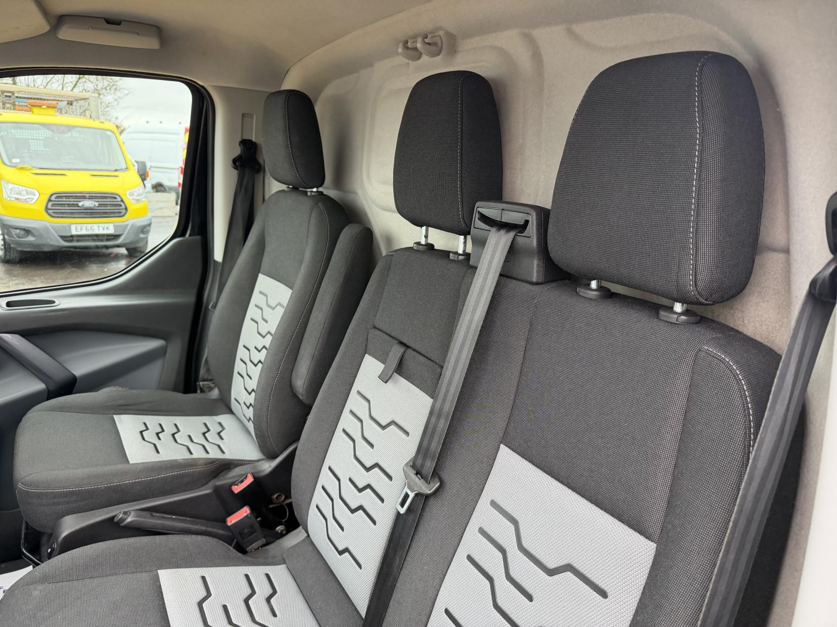 Ford Transit Custom 2.0 TDCi 270 Limited Panel Van 5dr Diesel Manual L1 H1 (157 g/km, 128 bhp)