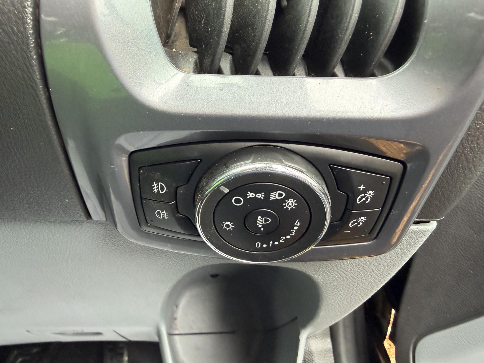 Ford Transit Custom 2.0 TDCi 270 Limited Panel Van 5dr Diesel Manual L1 H1 (157 g/km, 128 bhp)