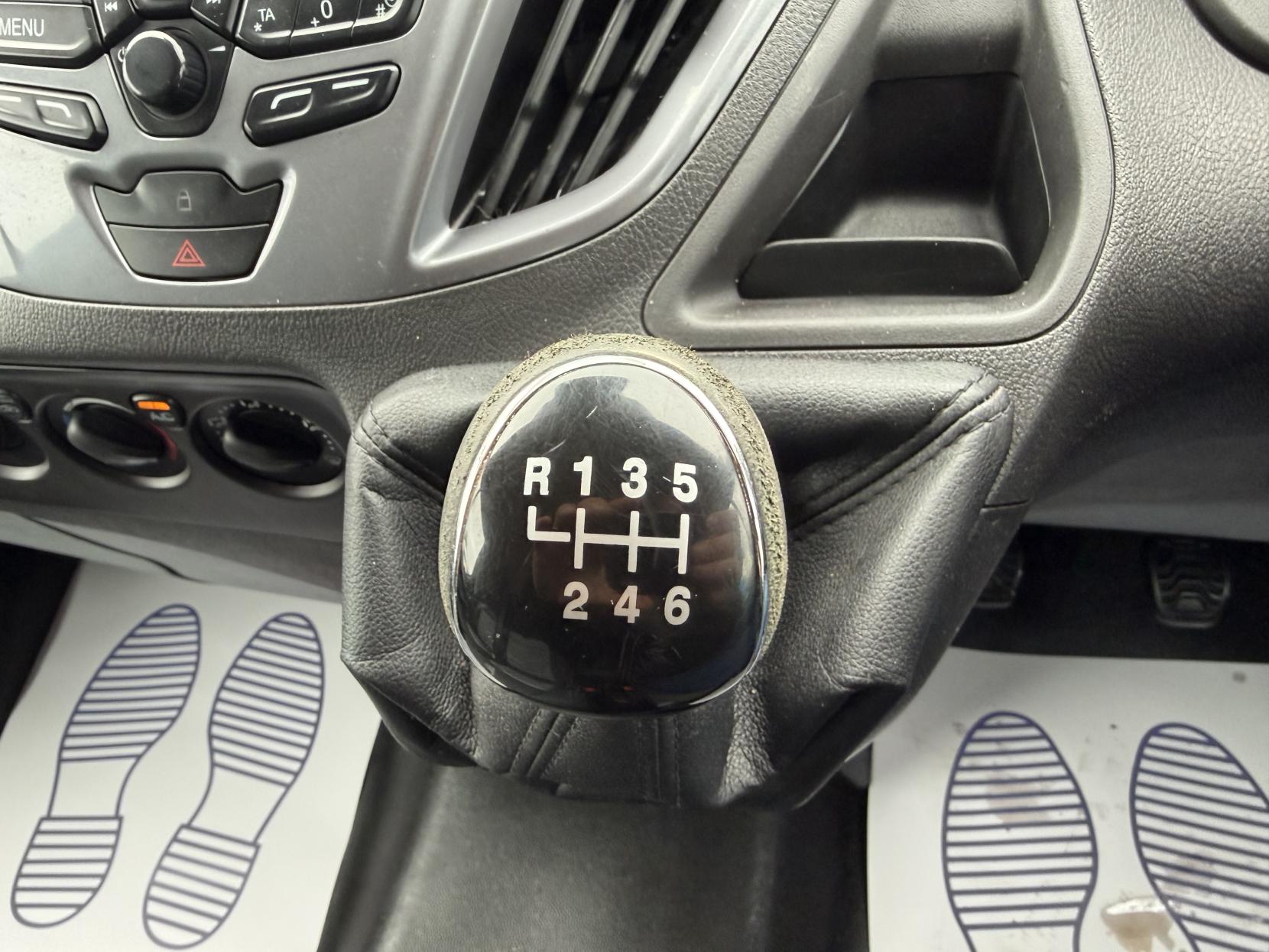 Ford Transit Custom 2.0 TDCi 270 Limited Panel Van 5dr Diesel Manual L1 H1 (157 g/km, 128 bhp)