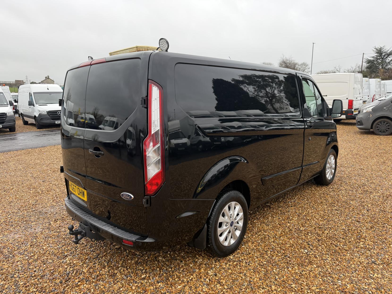 Ford Transit Custom 2.0 TDCi 270 Limited Panel Van 5dr Diesel Manual L1 H1 (157 g/km, 128 bhp)