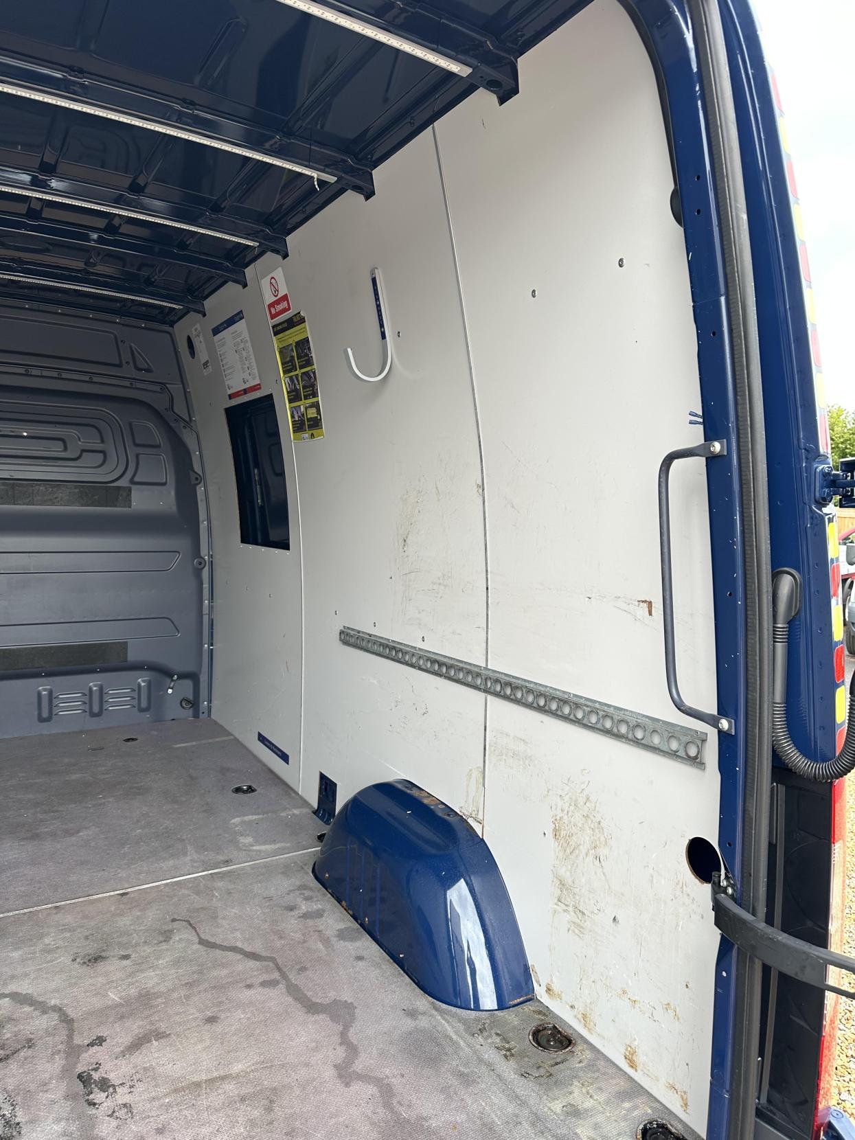 Mercedes-Benz Sprinter 2.1 316 CDI Panel Van 5dr Diesel Manual RWD L2 H2 Euro 6 (163 ps)