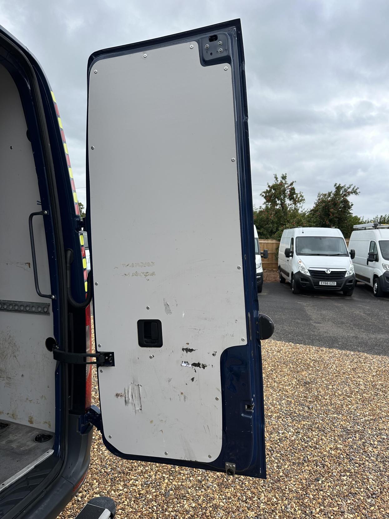 Mercedes-Benz Sprinter 2.1 316 CDI Panel Van 5dr Diesel Manual RWD L2 H2 Euro 6 (163 ps)