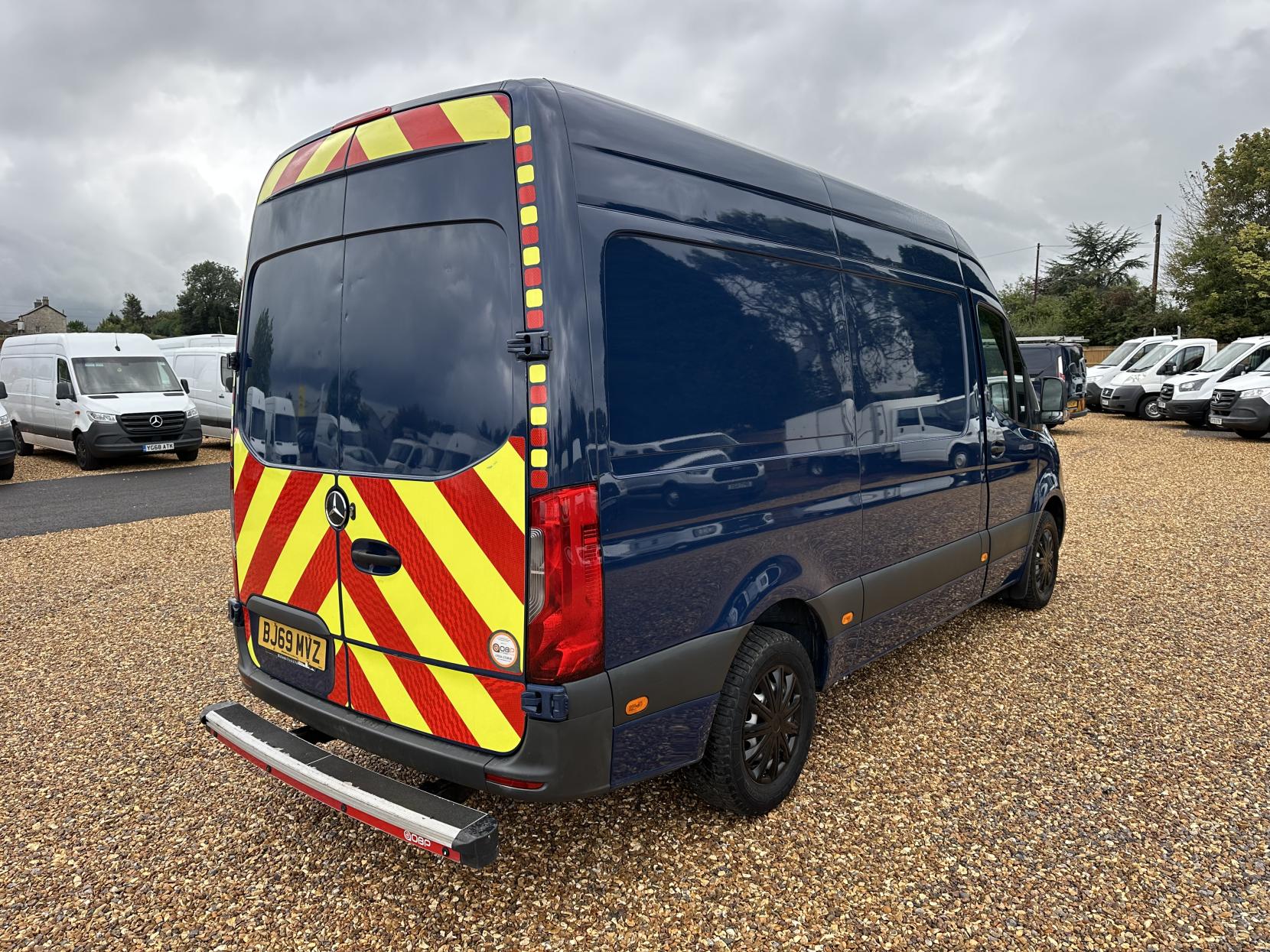 Mercedes-Benz Sprinter 2.1 316 CDI Panel Van 5dr Diesel Manual RWD L2 H2 Euro 6 (163 ps)