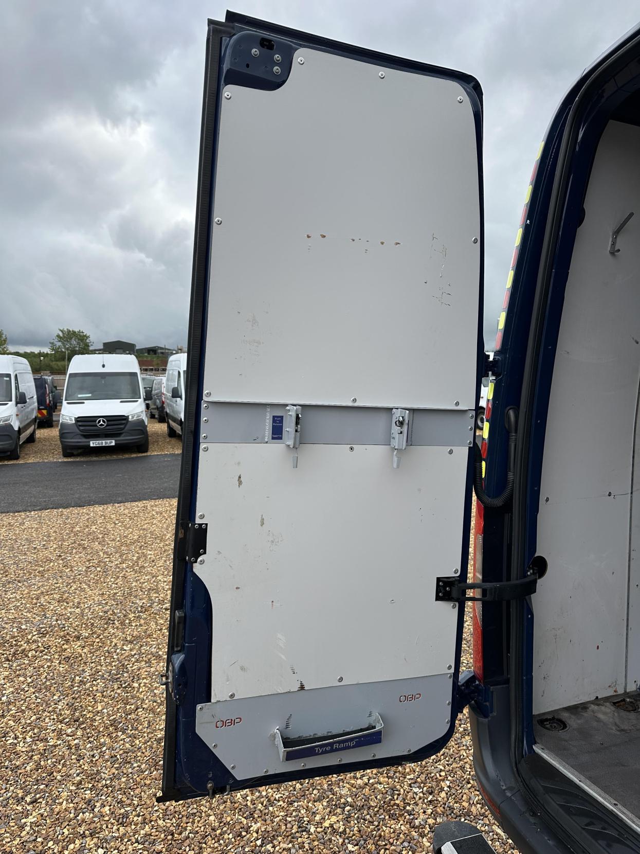 Mercedes-Benz Sprinter 2.1 316 CDI Panel Van 5dr Diesel Manual RWD L2 H2 Euro 6 (163 ps)