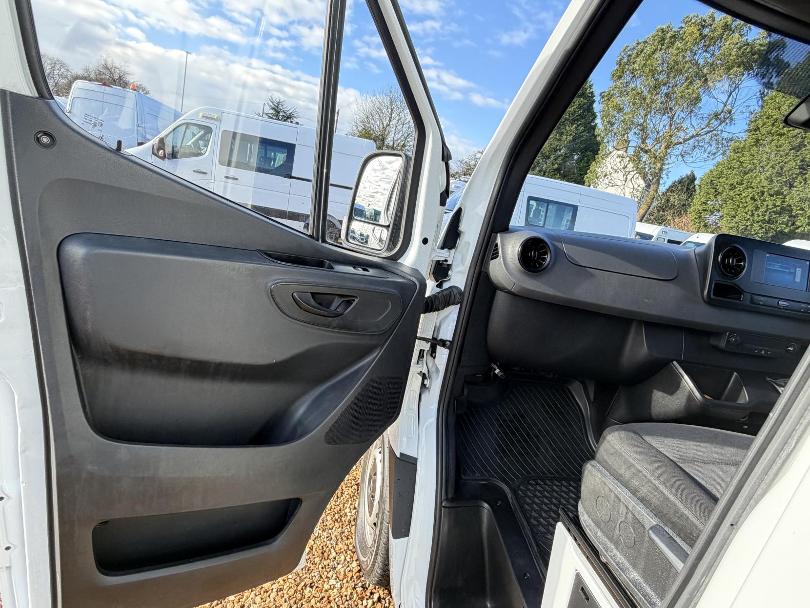 Mercedes-Benz Sprinter 2.1 311 CDI Chassis Cab 2dr Diesel Manual FWD L2 Euro 6 (114 ps)