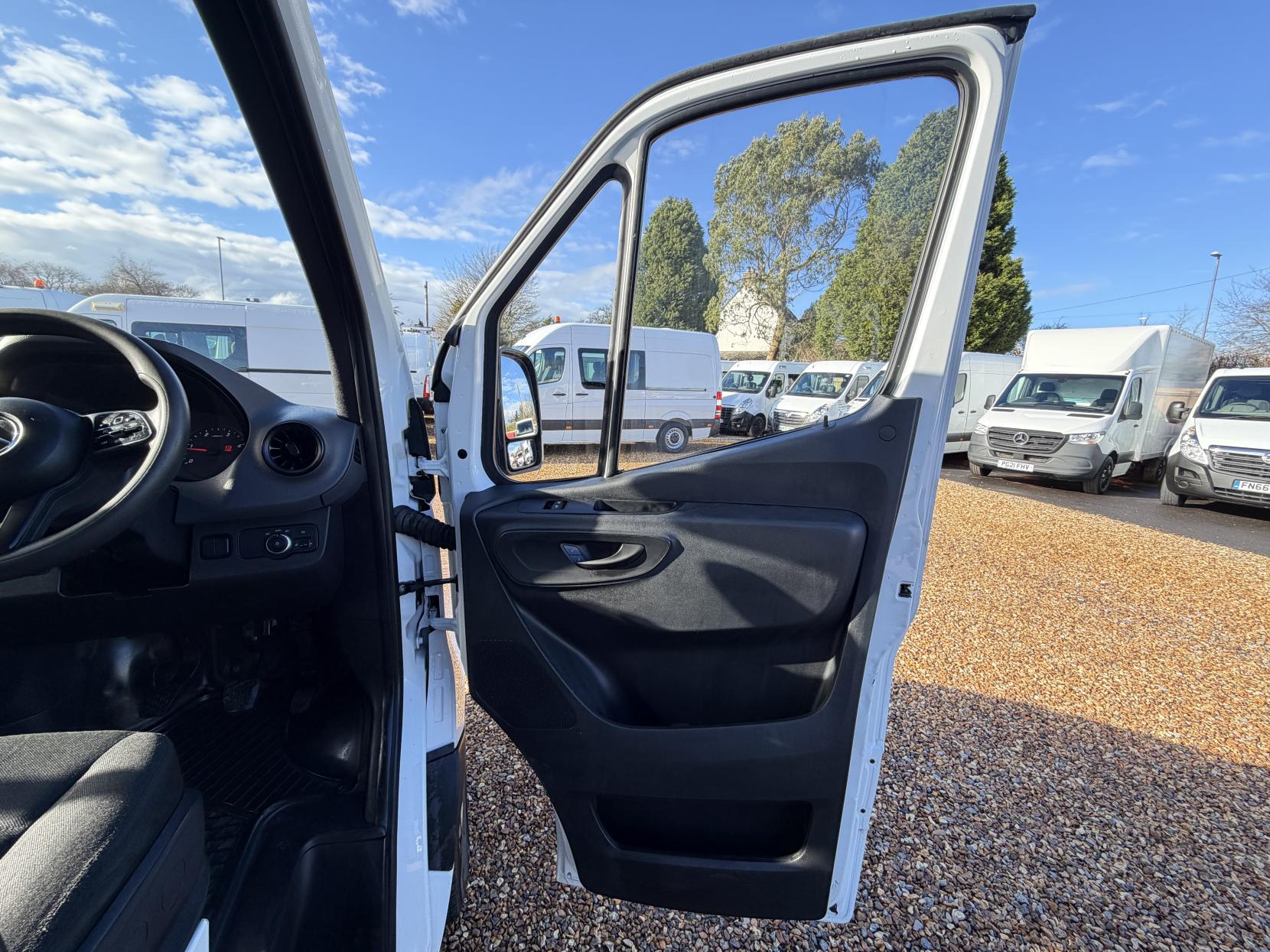 Mercedes-Benz Sprinter 2.1 311 CDI Chassis Cab 2dr Diesel Manual FWD L2 Euro 6 (114 ps)