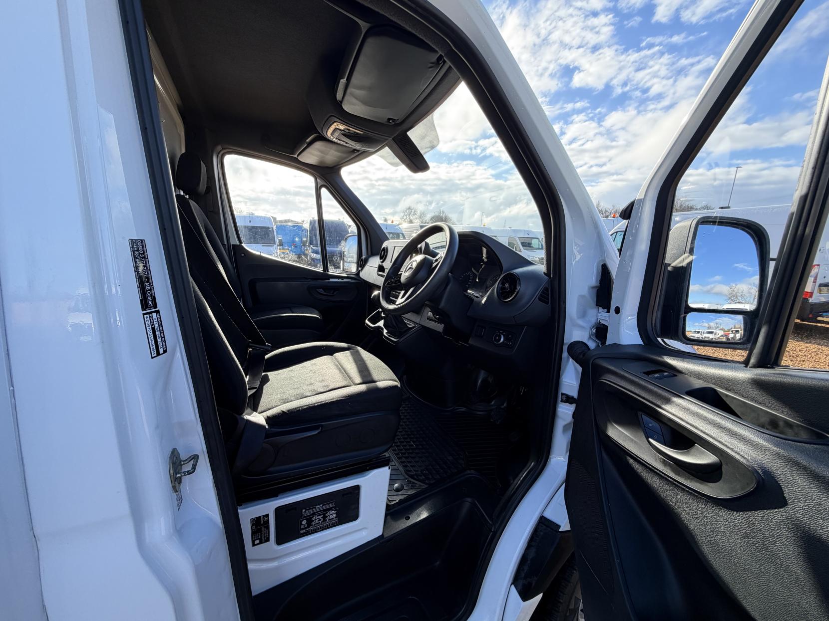 Mercedes-Benz Sprinter 2.1 311 CDI Chassis Cab 2dr Diesel Manual FWD L2 Euro 6 (114 ps)