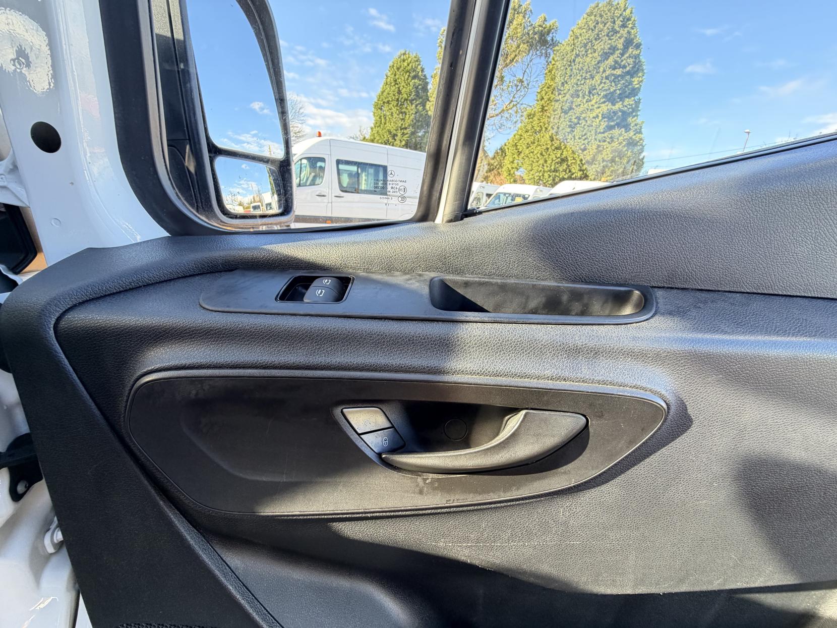 Mercedes-Benz Sprinter 2.1 311 CDI Chassis Cab 2dr Diesel Manual FWD L2 Euro 6 (114 ps)