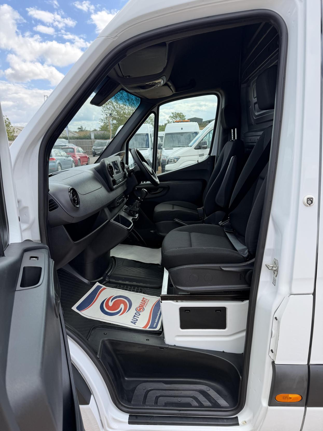 2020 Mercedes-Benz Sprinter 2.0 315 CDI Progressive Panel Van 5dr Diesel Manual RWD L3 H2 Euro 6 (s/s) (150 ps) - Thumbnail 27