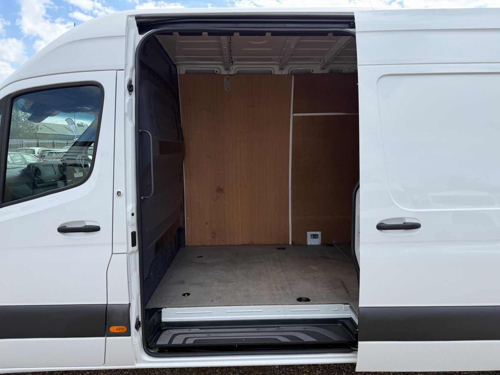 2020 Mercedes-Benz Sprinter 2.0 315 CDI Progressive Panel Van 5dr Diesel Manual RWD L3 H2 Euro 6 (s/s) (150 ps) - Thumbnail 28