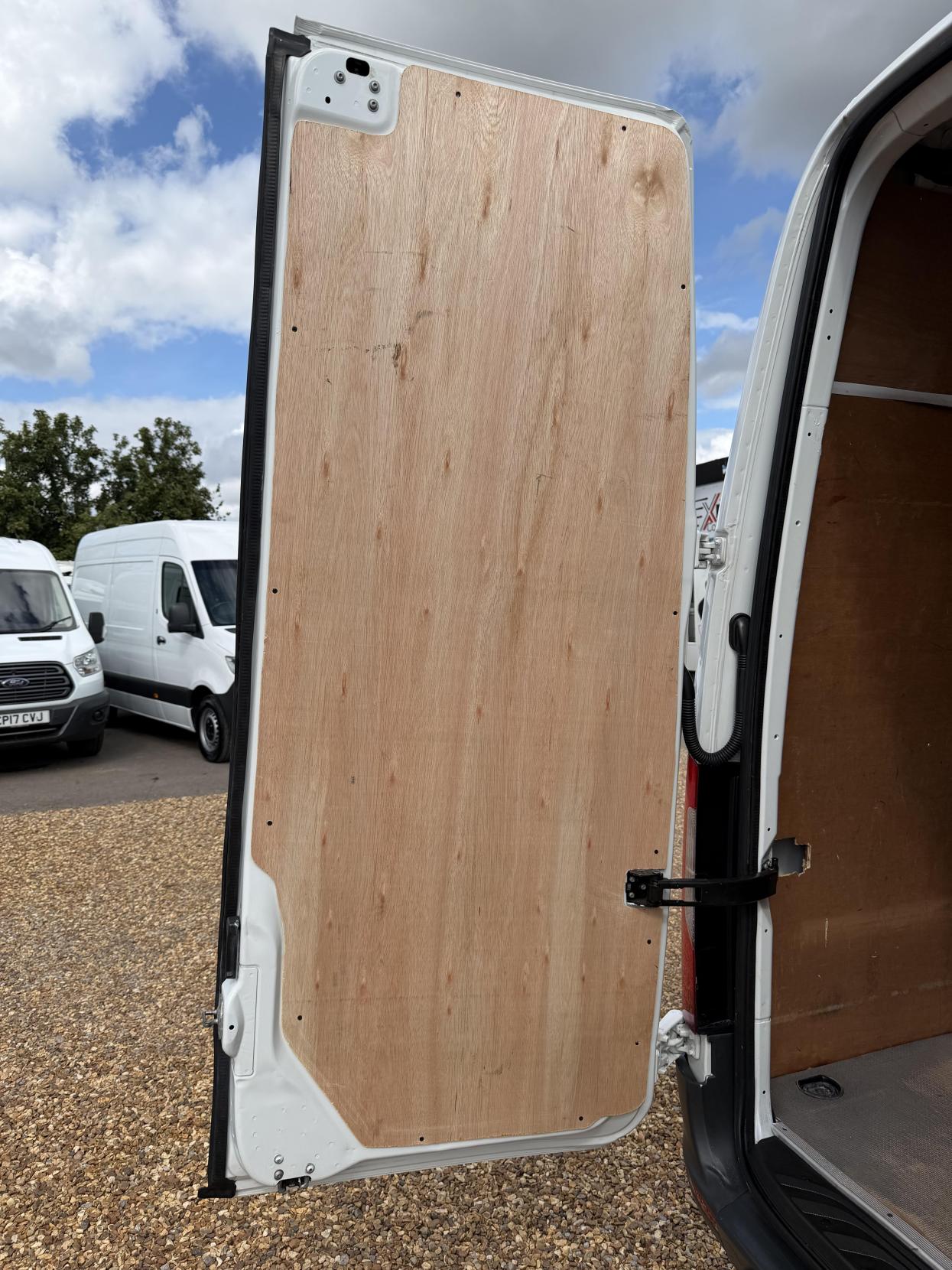 2020 Mercedes-Benz Sprinter 2.0 315 CDI Progressive Panel Van 5dr Diesel Manual RWD L3 H2 Euro 6 (s/s) (150 ps) - Thumbnail 37