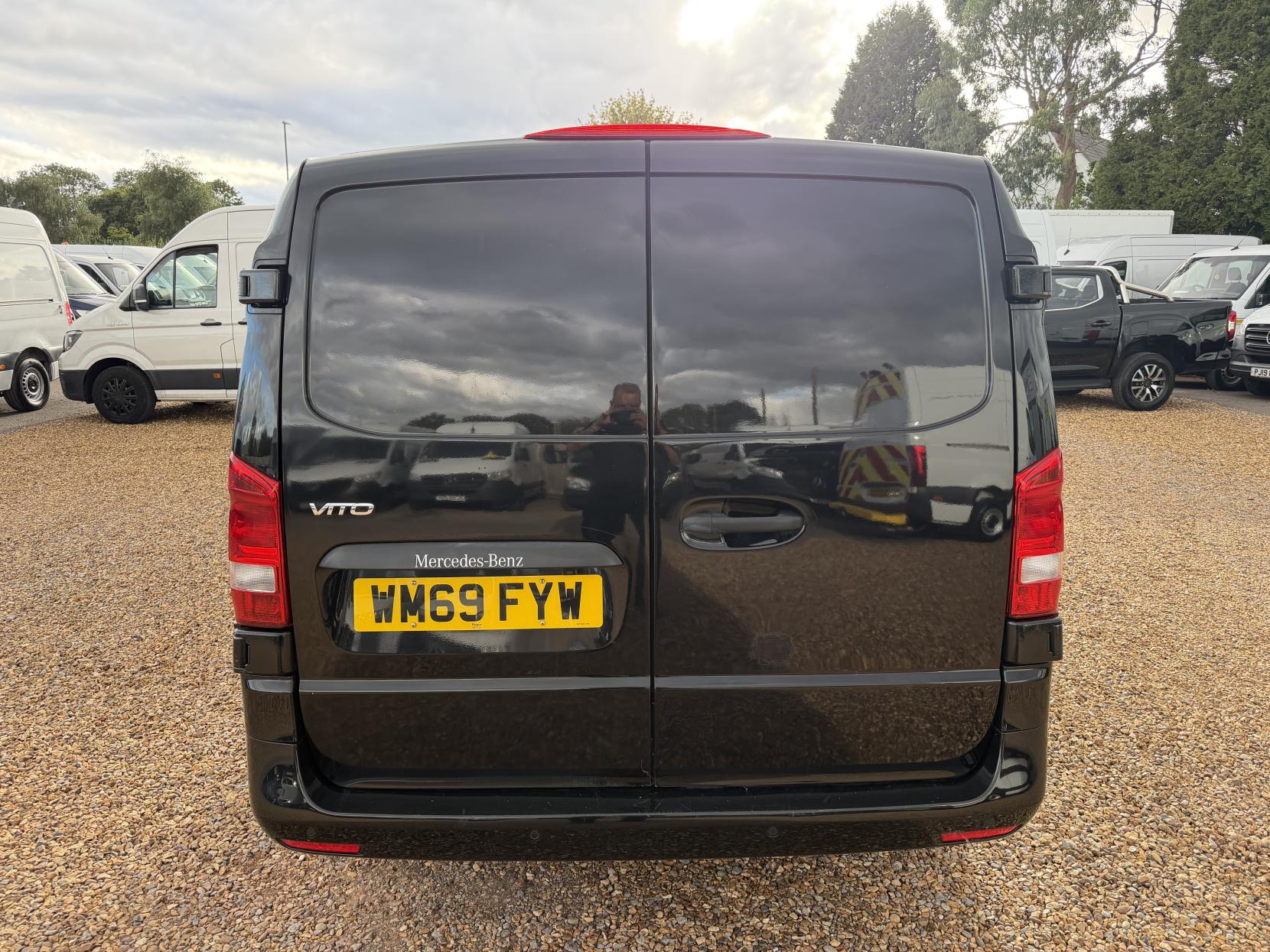2020 Mercedes-Benz Vito 2.1 114 CDI Premium Panel Van 5dr Diesel G-Tronic+ RWD L2 Euro 6 (s/s) (136 ps) - Thumbnail 10