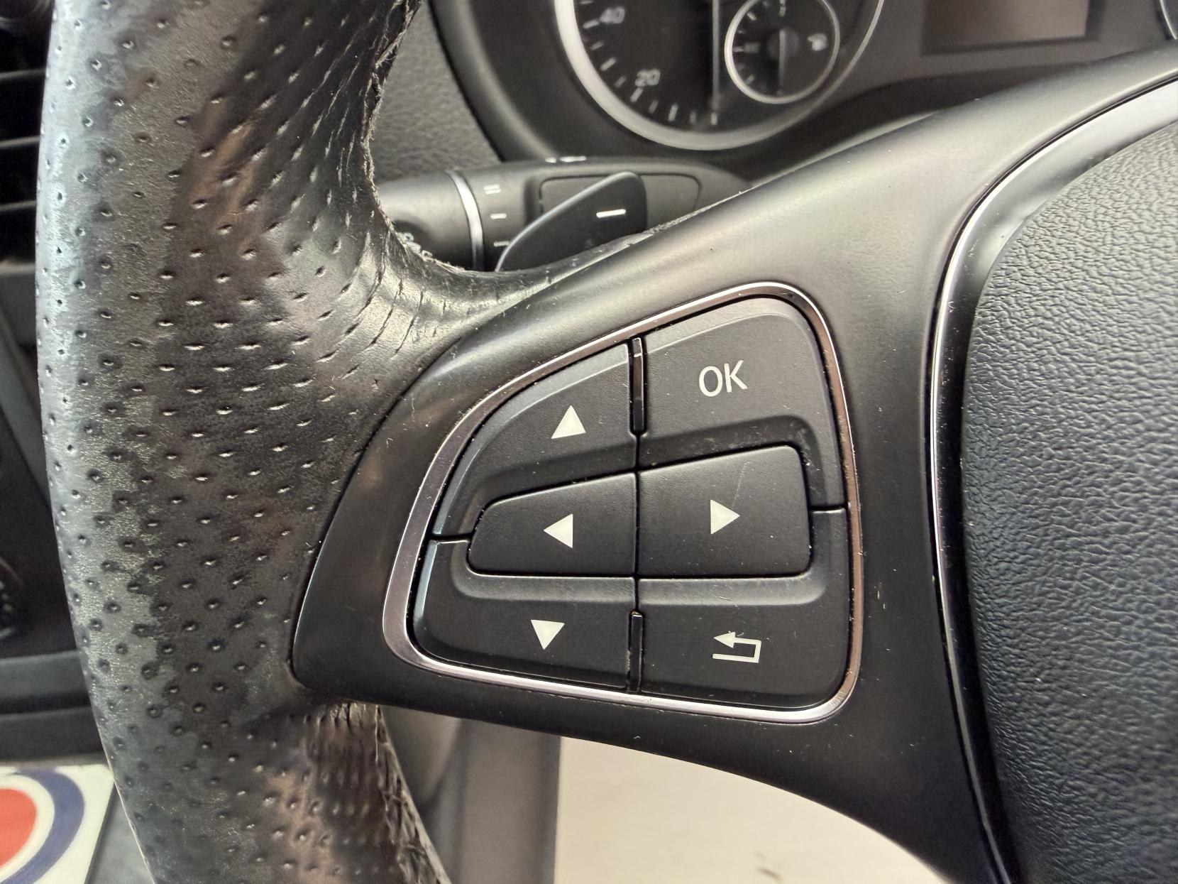 2020 Mercedes-Benz Vito 2.1 114 CDI Premium Panel Van 5dr Diesel G-Tronic+ RWD L2 Euro 6 (s/s) (136 ps) - Thumbnail 17