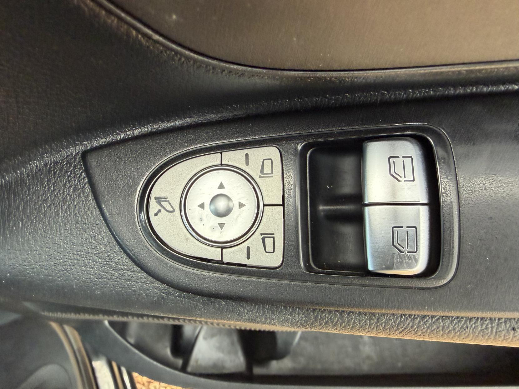 2020 Mercedes-Benz Vito 2.1 114 CDI Premium Panel Van 5dr Diesel G-Tronic+ RWD L2 Euro 6 (s/s) (136 ps) - Thumbnail 27