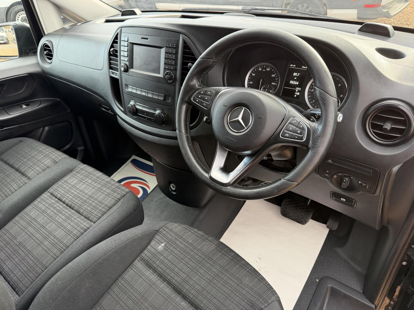 2020 Mercedes-Benz Vito 2.1 114 CDI Premium Panel Van 5dr Diesel G-Tronic+ RWD L2 Euro 6 (s/s) (136 ps) - Thumbnail 2