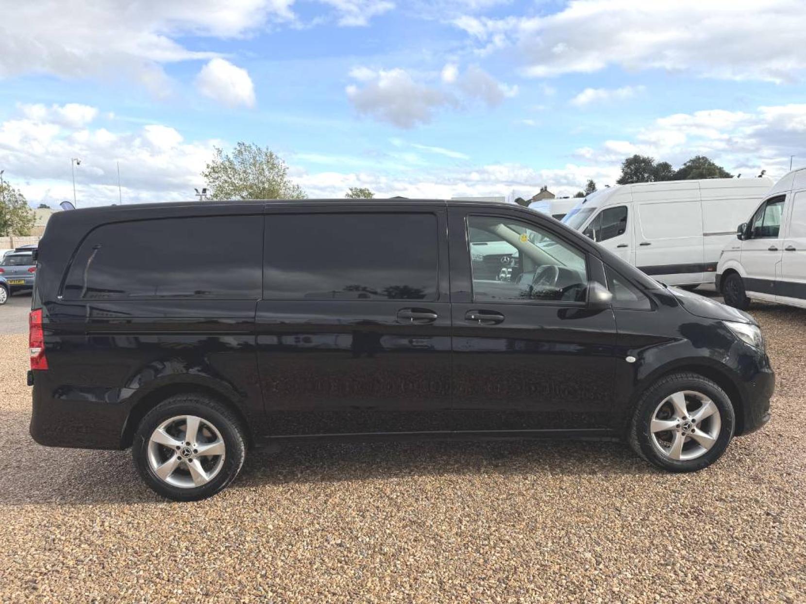 2020 Mercedes-Benz Vito 2.1 114 CDI Premium Panel Van 5dr Diesel G-Tronic+ RWD L2 Euro 6 (s/s) (136 ps) - Thumbnail 12