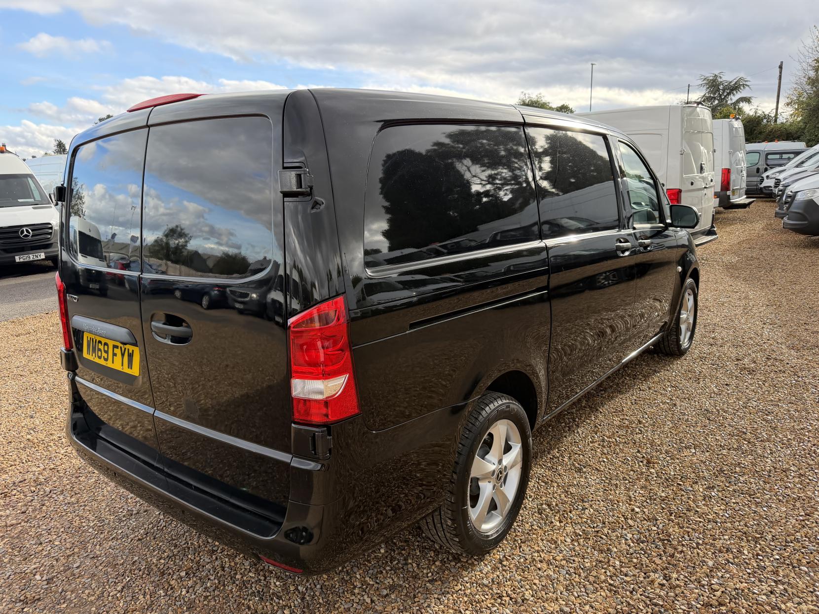 2020 Mercedes-Benz Vito 2.1 114 CDI Premium Panel Van 5dr Diesel G-Tronic+ RWD L2 Euro 6 (s/s) (136 ps) - Thumbnail 11