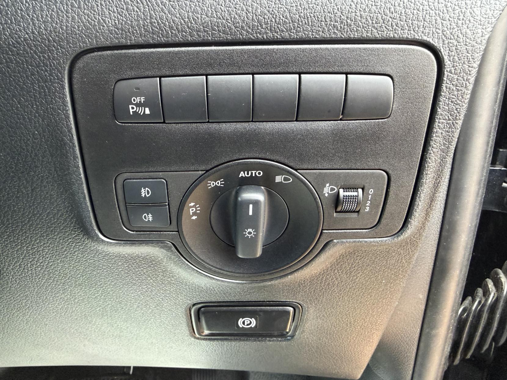 2020 Mercedes-Benz Vito 2.1 114 CDI Premium Panel Van 5dr Diesel G-Tronic+ RWD L2 Euro 6 (s/s) (136 ps) - Thumbnail 30
