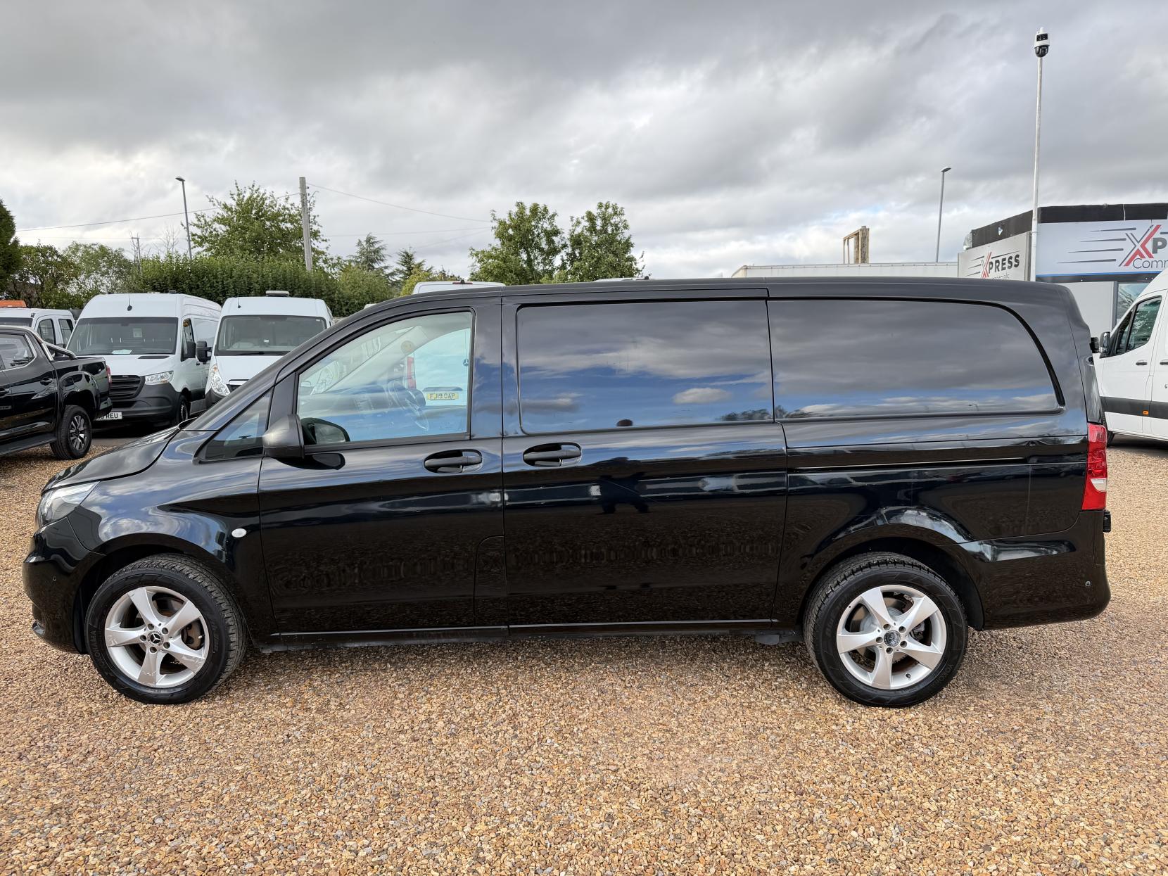 2020 Mercedes-Benz Vito 2.1 114 CDI Premium Panel Van 5dr Diesel G-Tronic+ RWD L2 Euro 6 (s/s) (136 ps) - Thumbnail 8