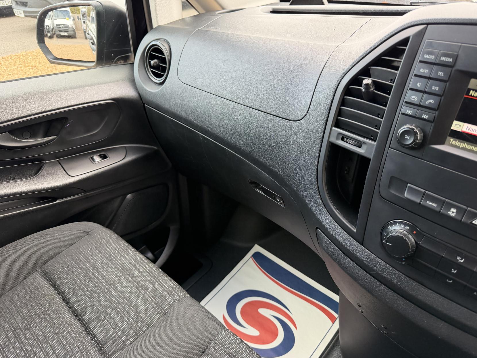 2020 Mercedes-Benz Vito 2.1 114 CDI Premium Panel Van 5dr Diesel G-Tronic+ RWD L2 Euro 6 (s/s) (136 ps) - Thumbnail 31