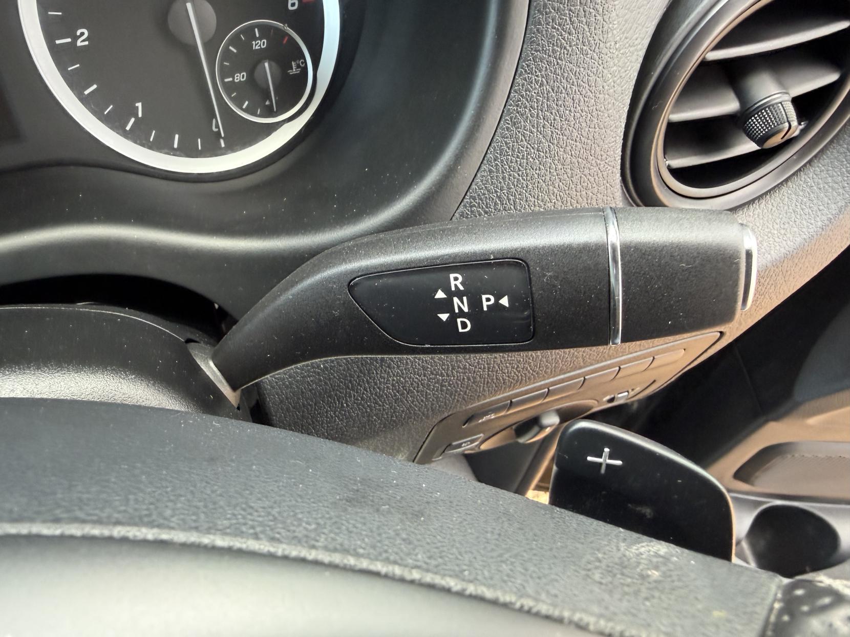 2020 Mercedes-Benz Vito 2.1 114 CDI Premium Panel Van 5dr Diesel G-Tronic+ RWD L2 Euro 6 (s/s) (136 ps) - Thumbnail 21