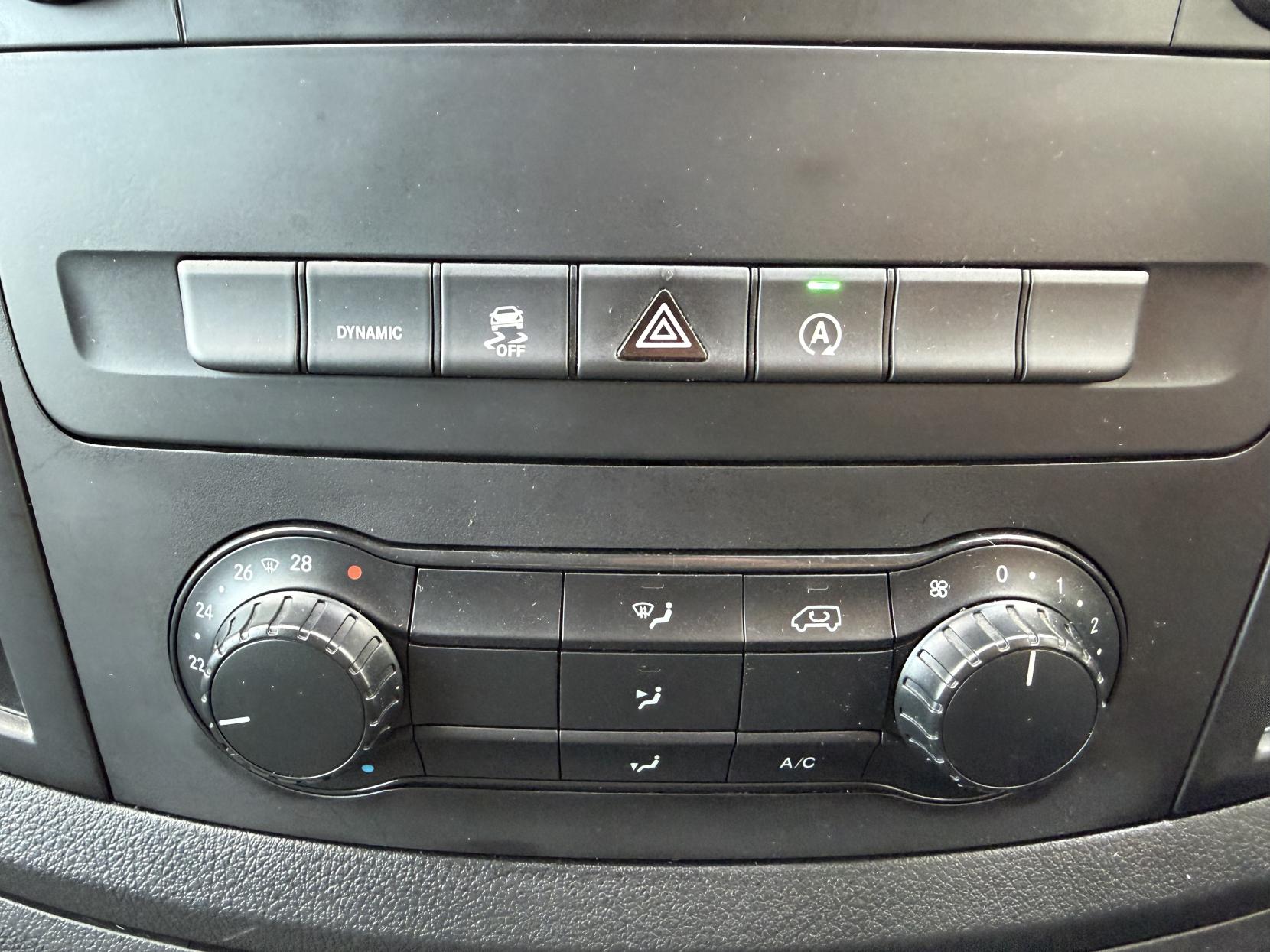 2020 Mercedes-Benz Vito 2.1 114 CDI Premium Panel Van 5dr Diesel G-Tronic+ RWD L2 Euro 6 (s/s) (136 ps) - Thumbnail 26