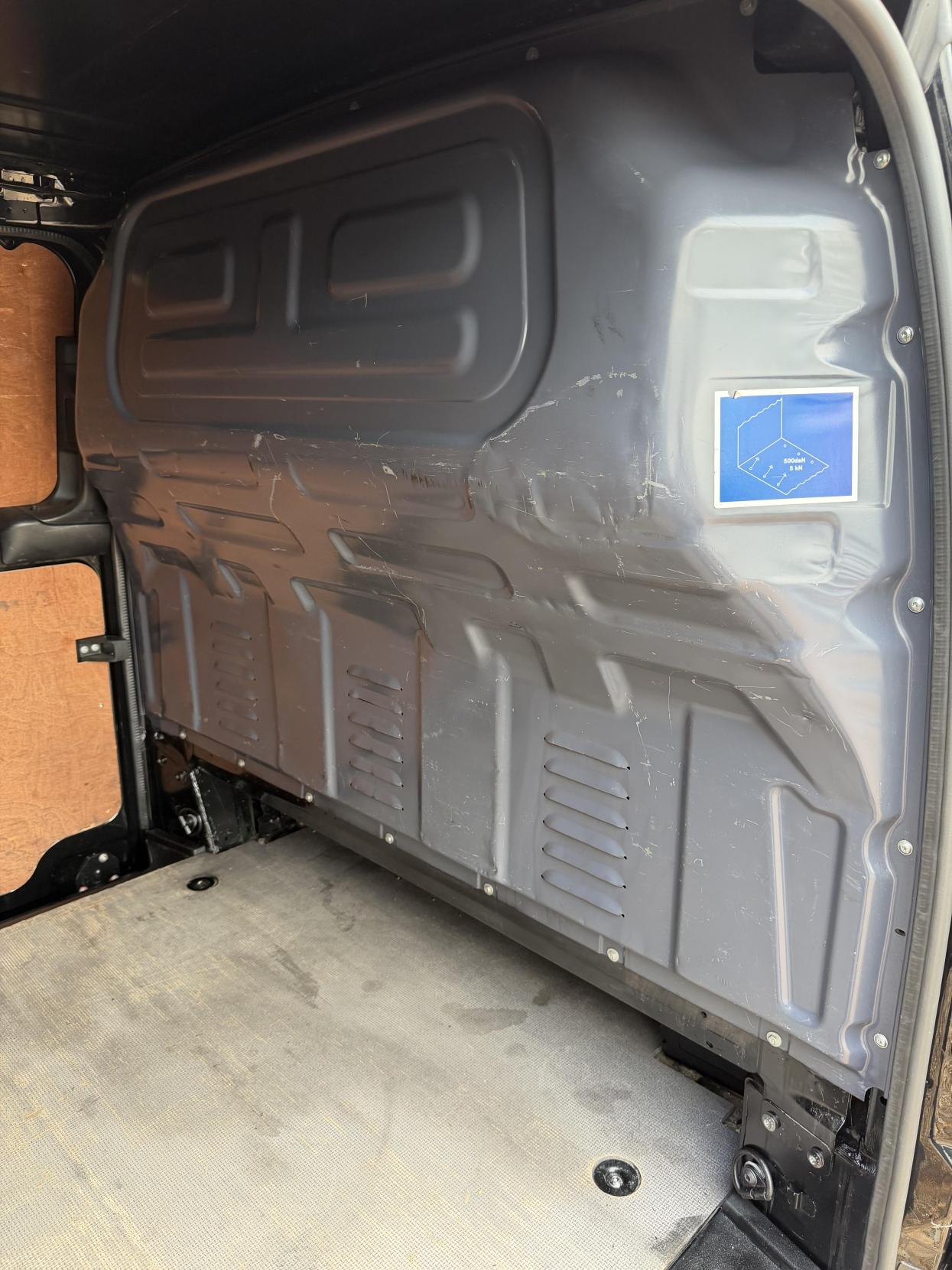 2020 Mercedes-Benz Vito 2.1 114 CDI Premium Panel Van 5dr Diesel G-Tronic+ RWD L2 Euro 6 (s/s) (136 ps) - Thumbnail 33