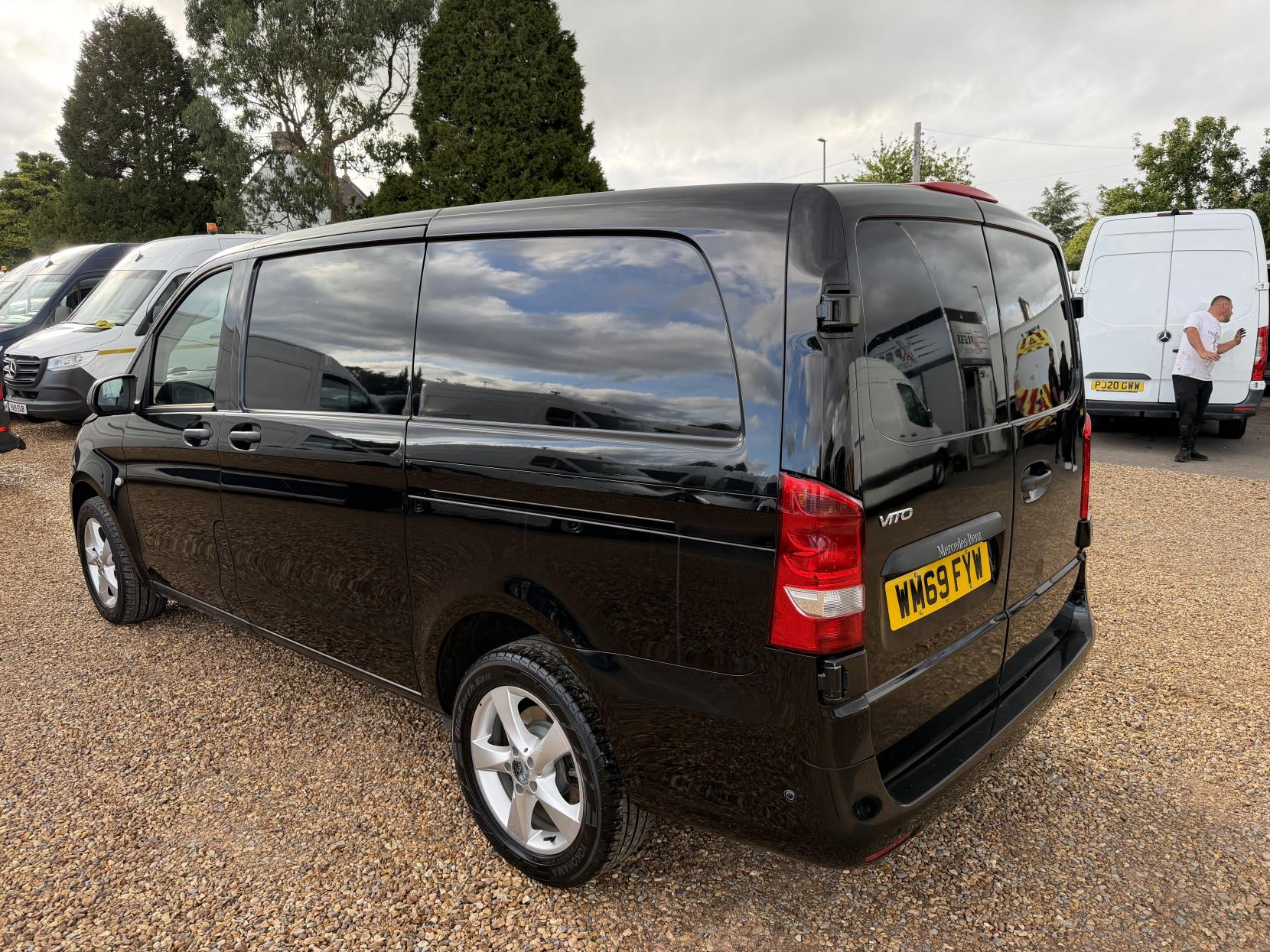 2020 Mercedes-Benz Vito 2.1 114 CDI Premium Panel Van 5dr Diesel G-Tronic+ RWD L2 Euro 6 (s/s) (136 ps) - Thumbnail 9