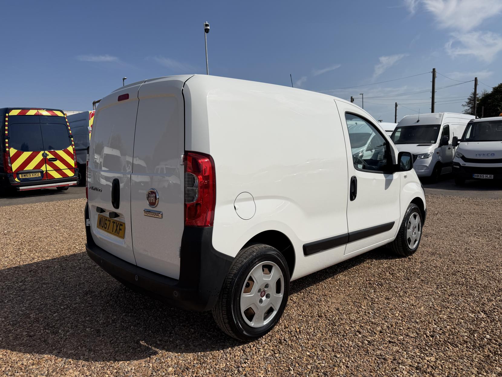 2017 Fiat Fiorino 1.4 8v Car Derived Van 4dr Petrol Manual Euro 6 (75 bhp) - Thumbnail 10
