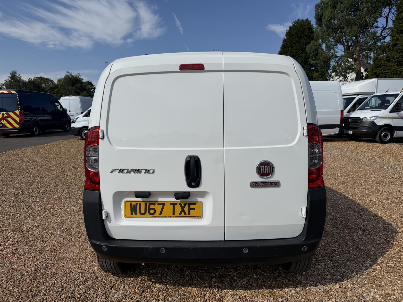2017 Fiat Fiorino 1.4 8v Car Derived Van 4dr Petrol Manual Euro 6 (75 bhp) - Thumbnail 9