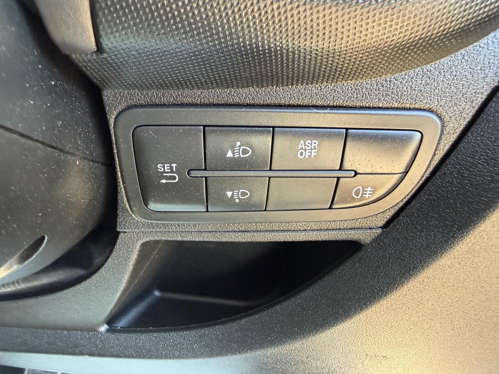 2017 Fiat Fiorino 1.4 8v Car Derived Van 4dr Petrol Manual Euro 6 (75 bhp) - Thumbnail 19