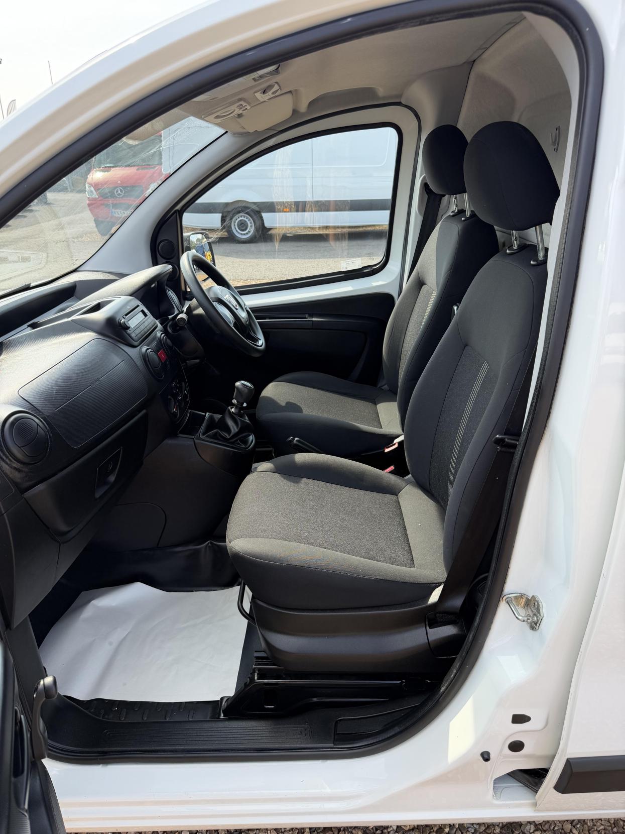 2017 Fiat Fiorino 1.4 8v Car Derived Van 4dr Petrol Manual Euro 6 (75 bhp) - Thumbnail 14