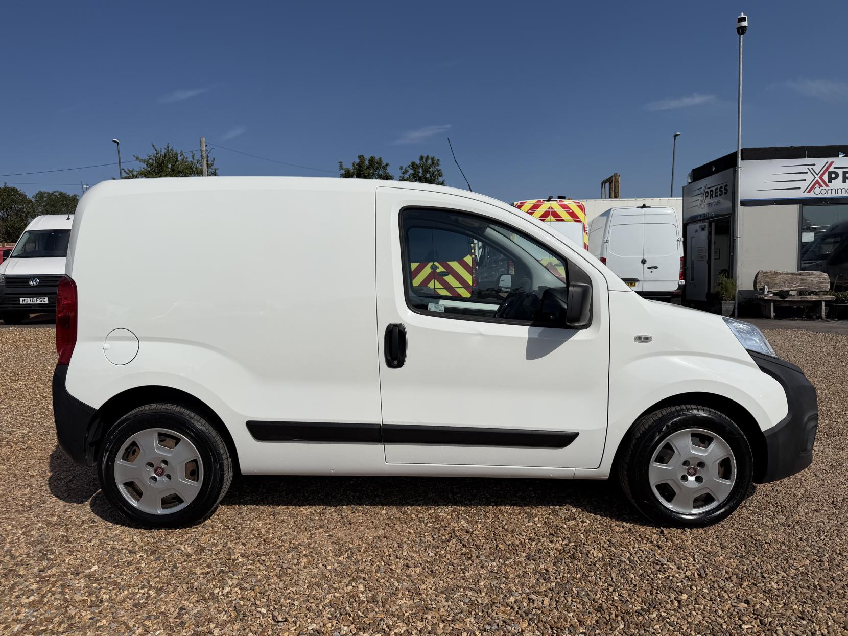 2017 Fiat Fiorino 1.4 8v Car Derived Van 4dr Petrol Manual Euro 6 (75 bhp) - Thumbnail 11