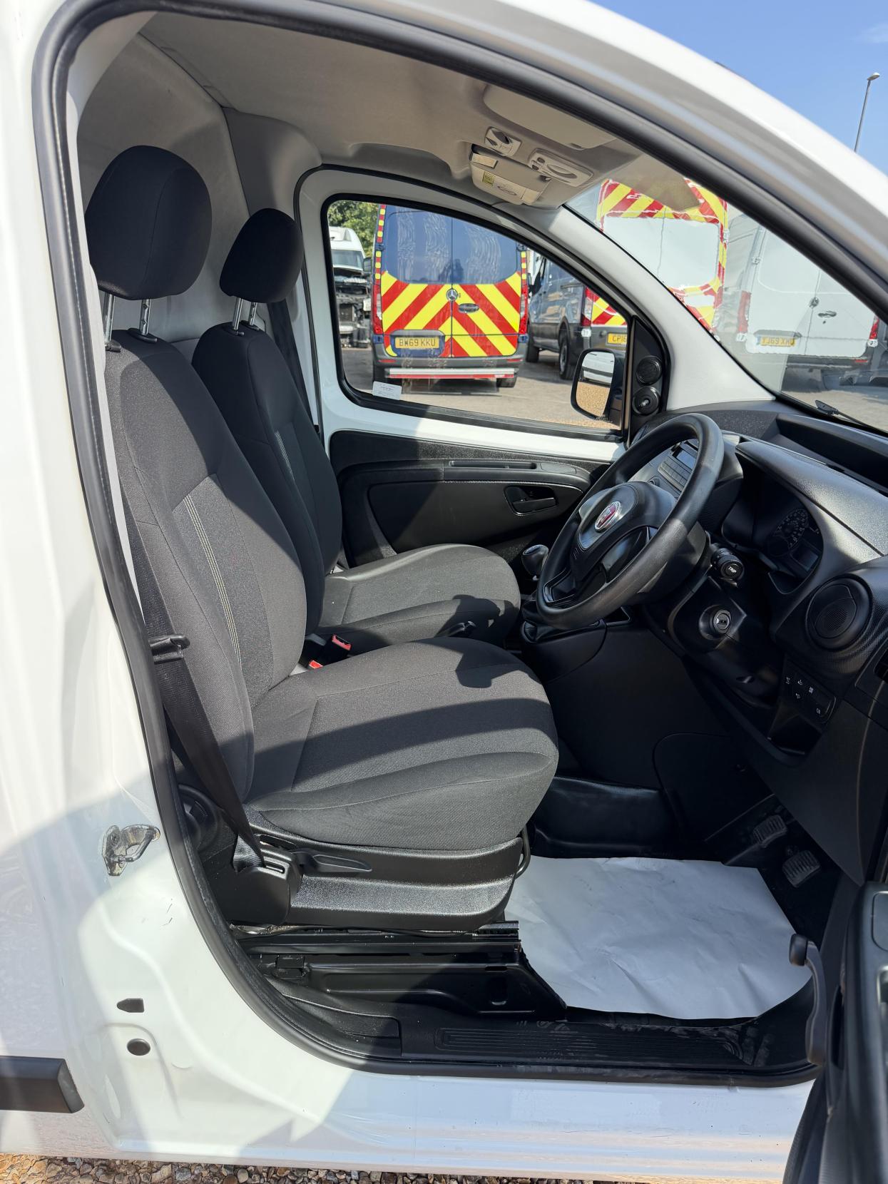 2017 Fiat Fiorino 1.4 8v Car Derived Van 4dr Petrol Manual Euro 6 (75 bhp) - Thumbnail 13