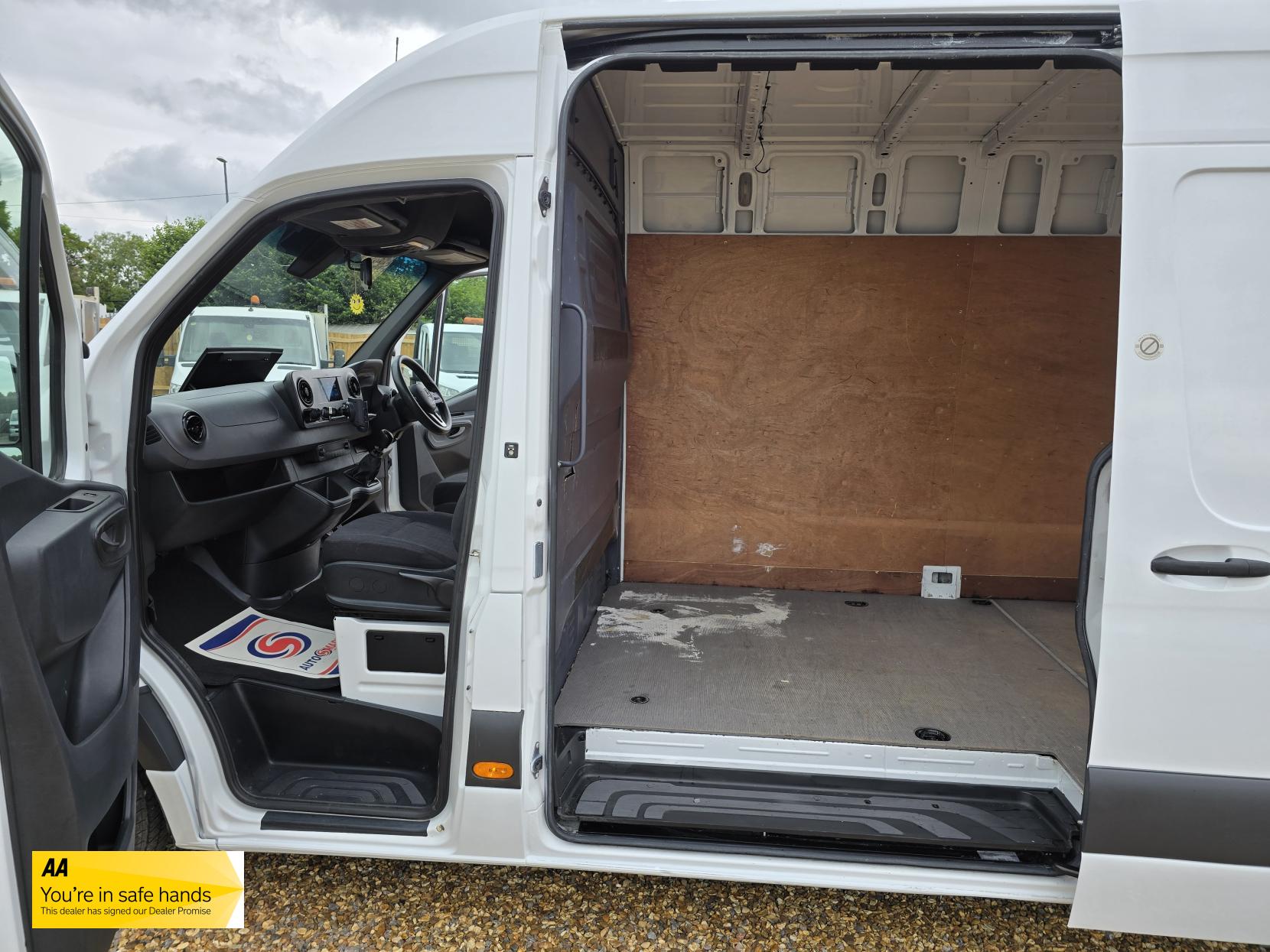 Mercedes-Benz Sprinter 2.1 311 CDI Panel Van 5dr Diesel Manual RWD L3 H2 Euro 6 (114 ps)
