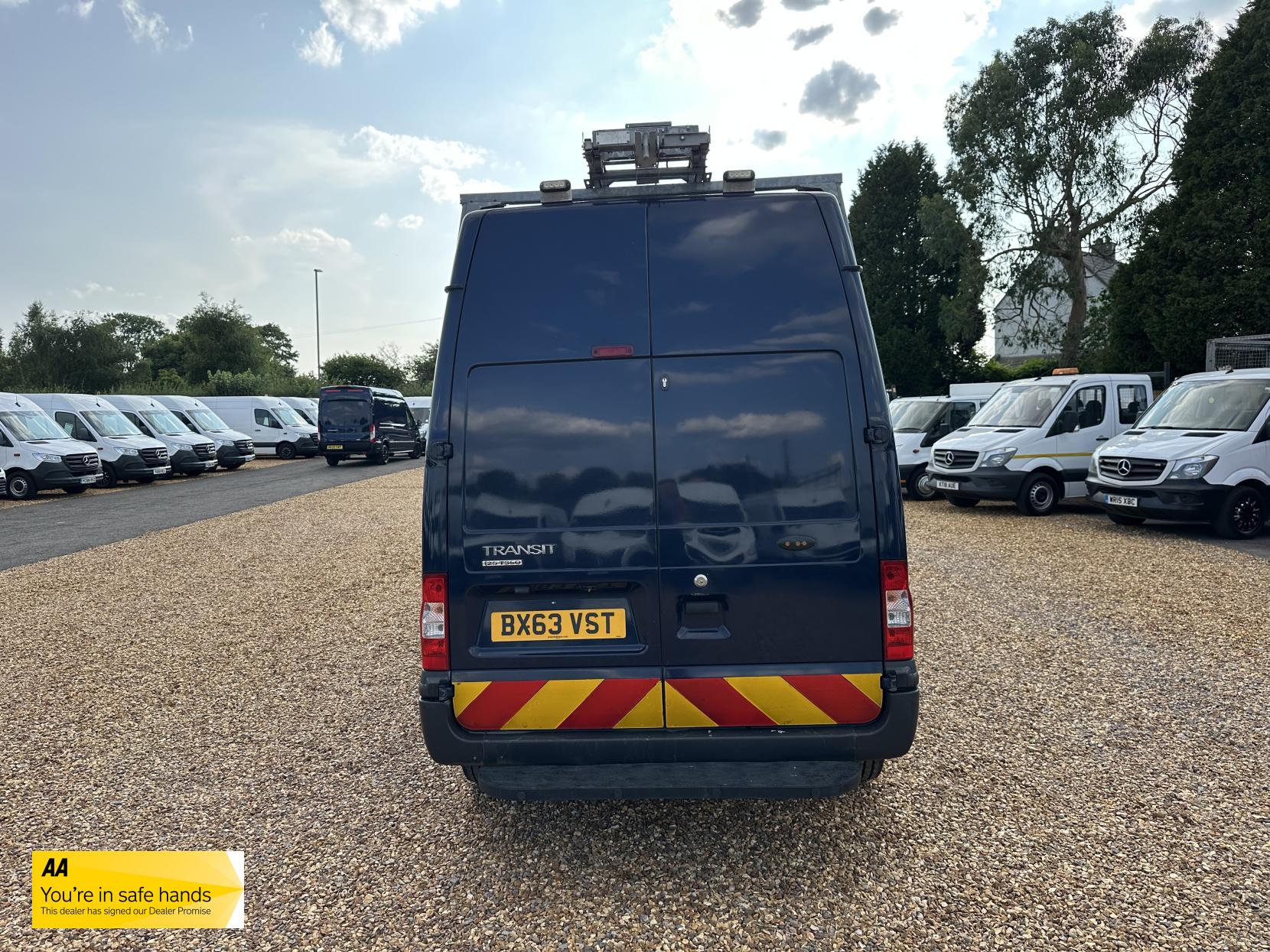 Ford Transit 2.2 TDCi 350 Panel Van 3dr Diesel Manual FWD L2 H3 (209 g/km, 123 bhp)