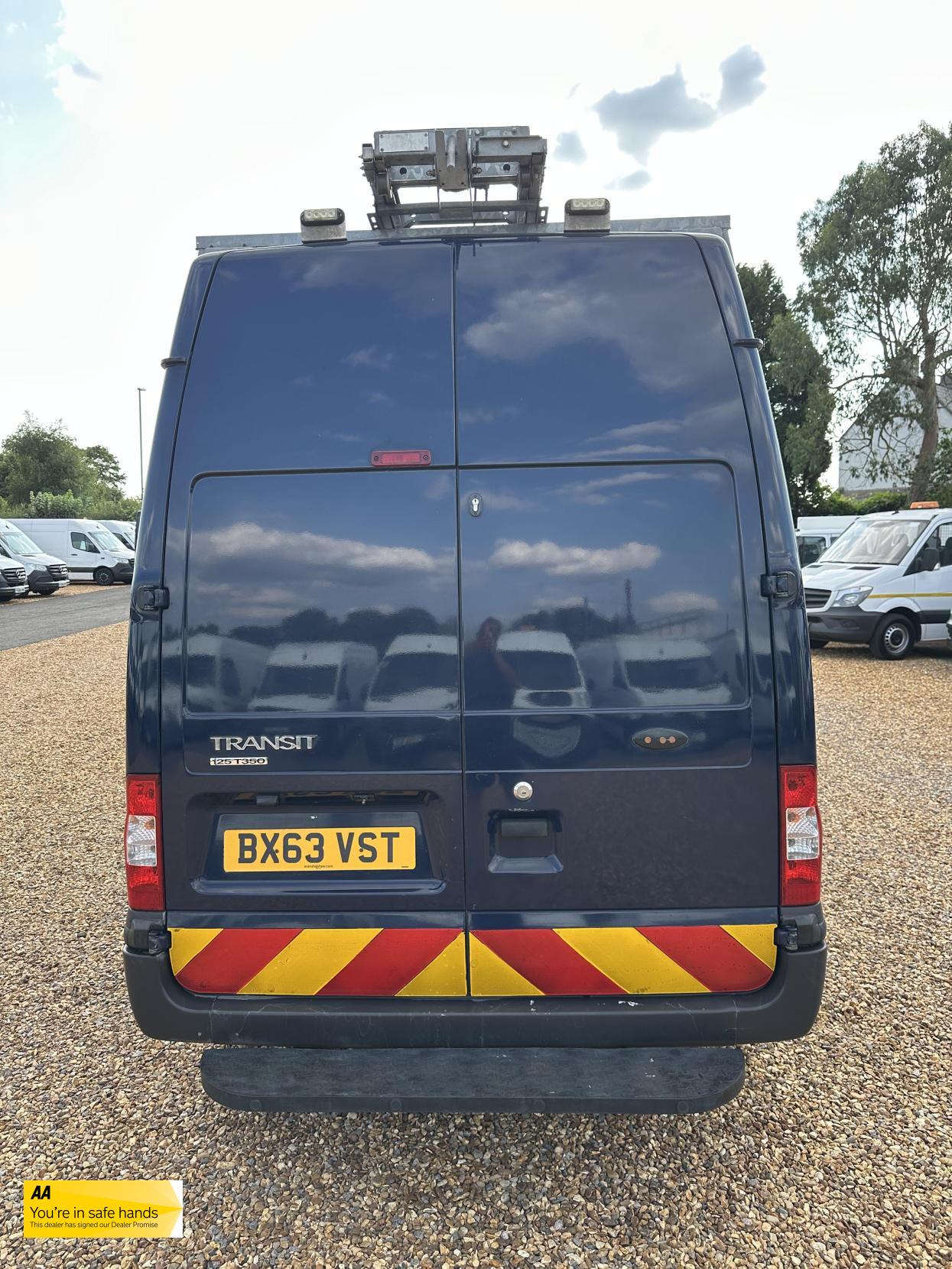 Ford Transit 2.2 TDCi 350 Panel Van 3dr Diesel Manual FWD L2 H3 (209 g/km, 123 bhp)