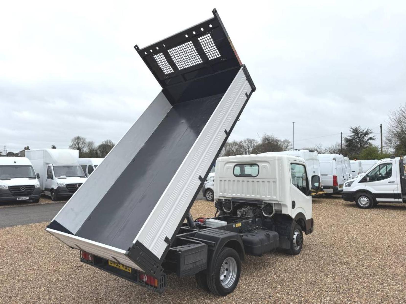 2019 Nissan NT400 Cabstar 3.0 dCi 35.13 Tipper 2dr Diesel Manual L1 Euro 6 (130 ps) - Thumbnail 11