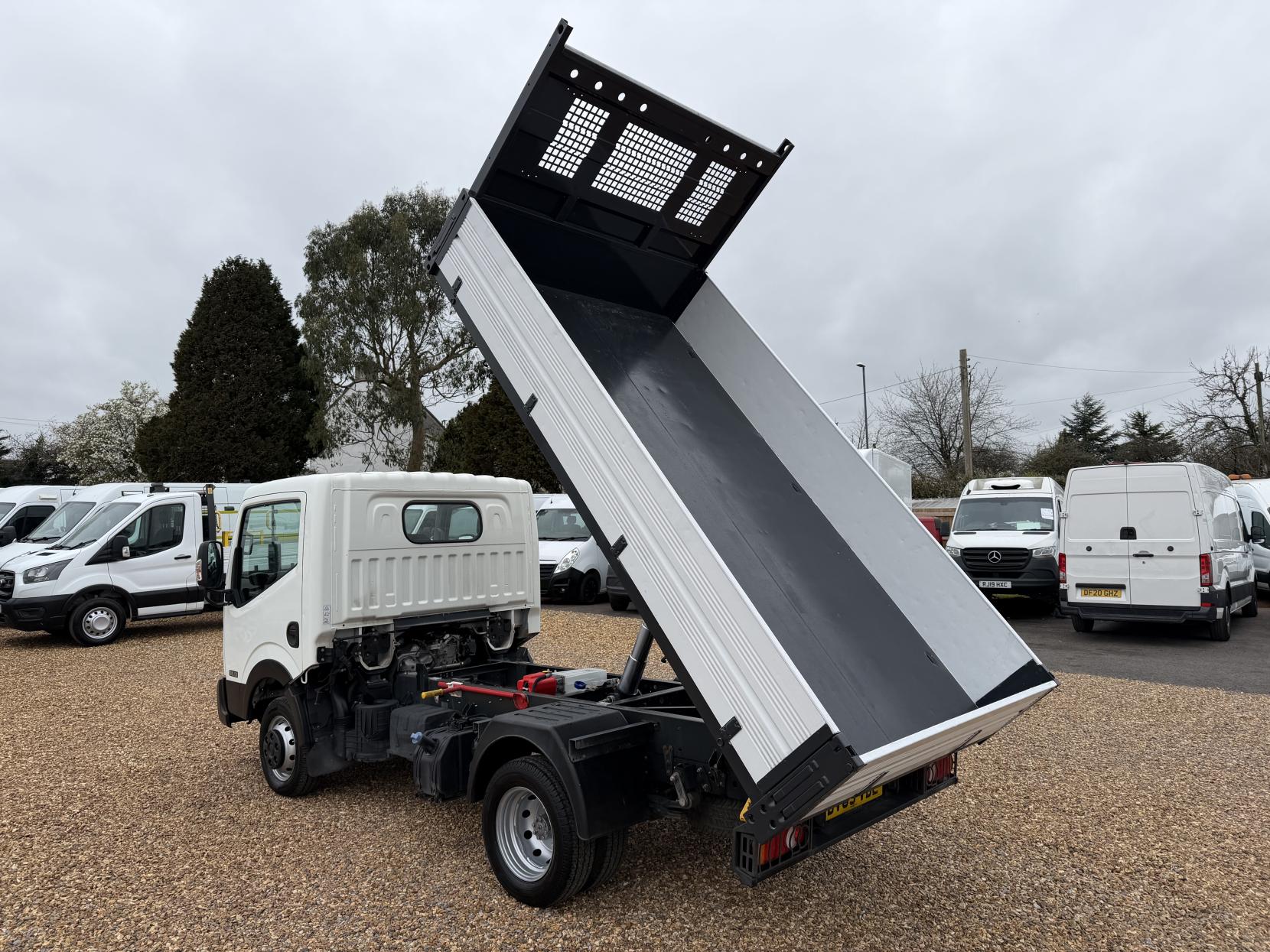 2019 Nissan NT400 Cabstar 3.0 dCi 35.13 Tipper 2dr Diesel Manual L1 Euro 6 (130 ps) - Thumbnail 9